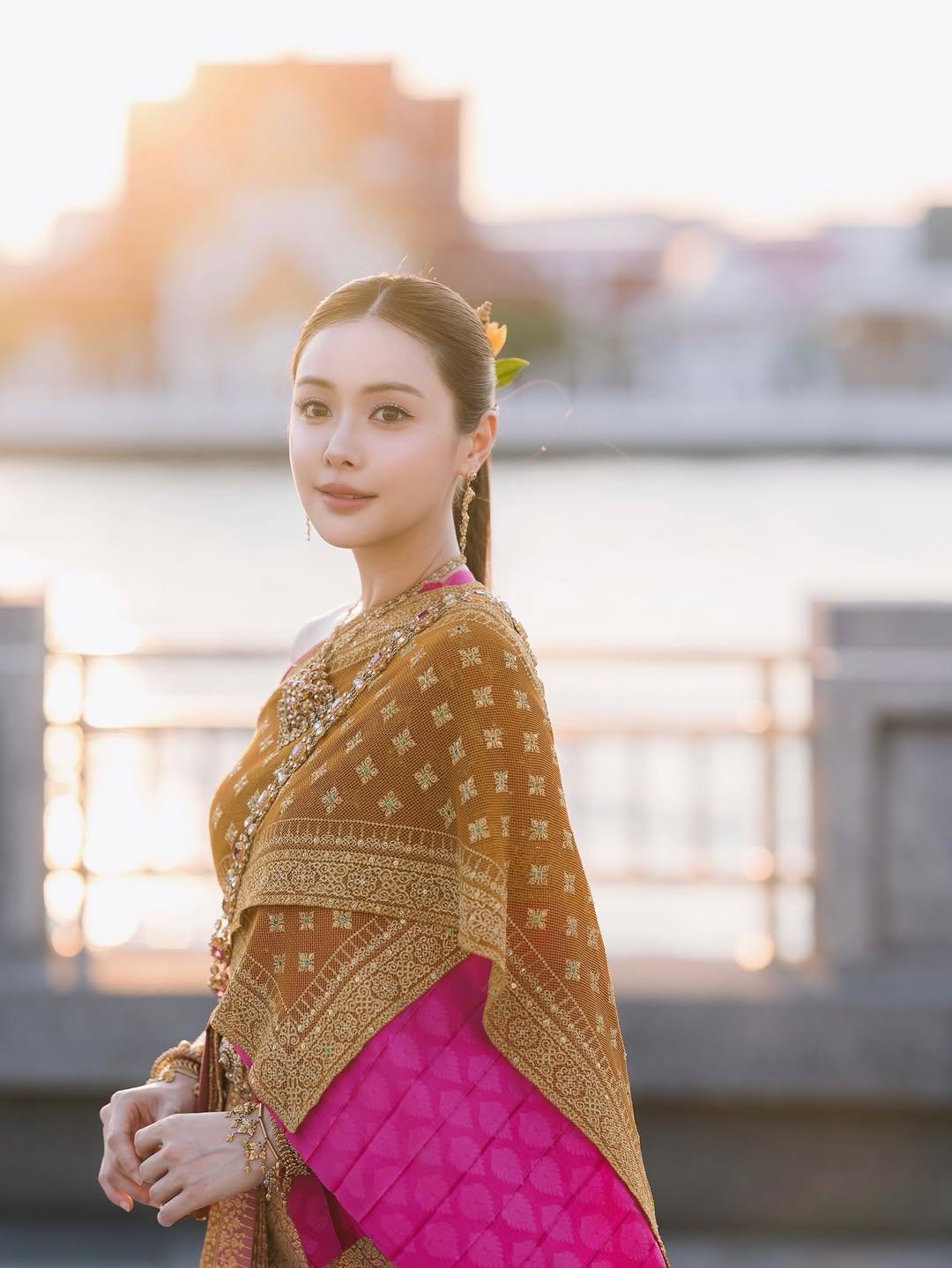 อุ้ม - อิษยา ฮอสุวรรณ