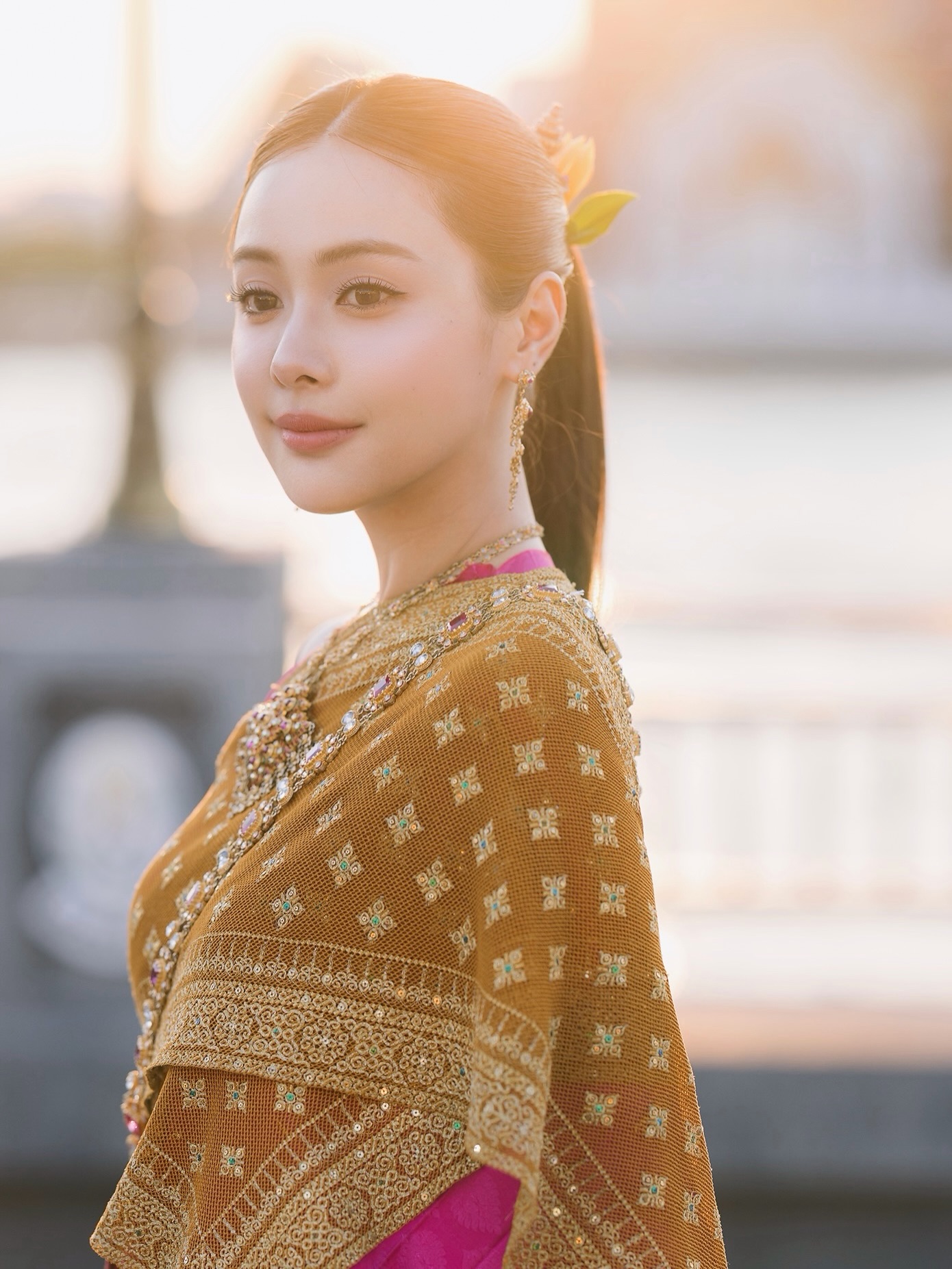 อุ้ม - อิษยา ฮอสุวรรณ