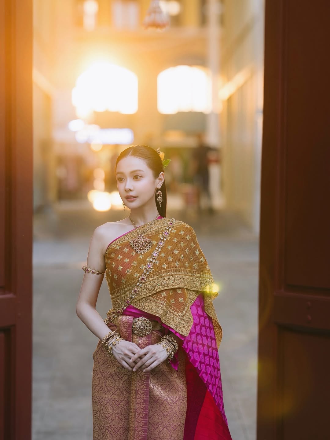 อุ้ม - อิษยา ฮอสุวรรณ