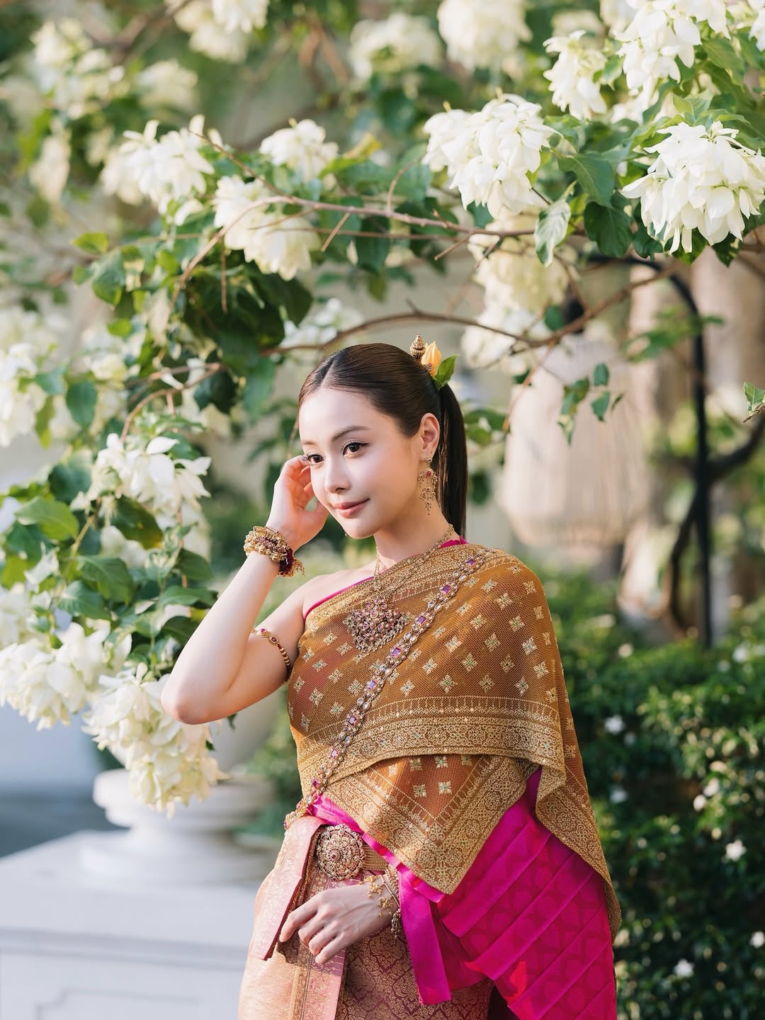 อุ้ม - อิษยา ฮอสุวรรณ