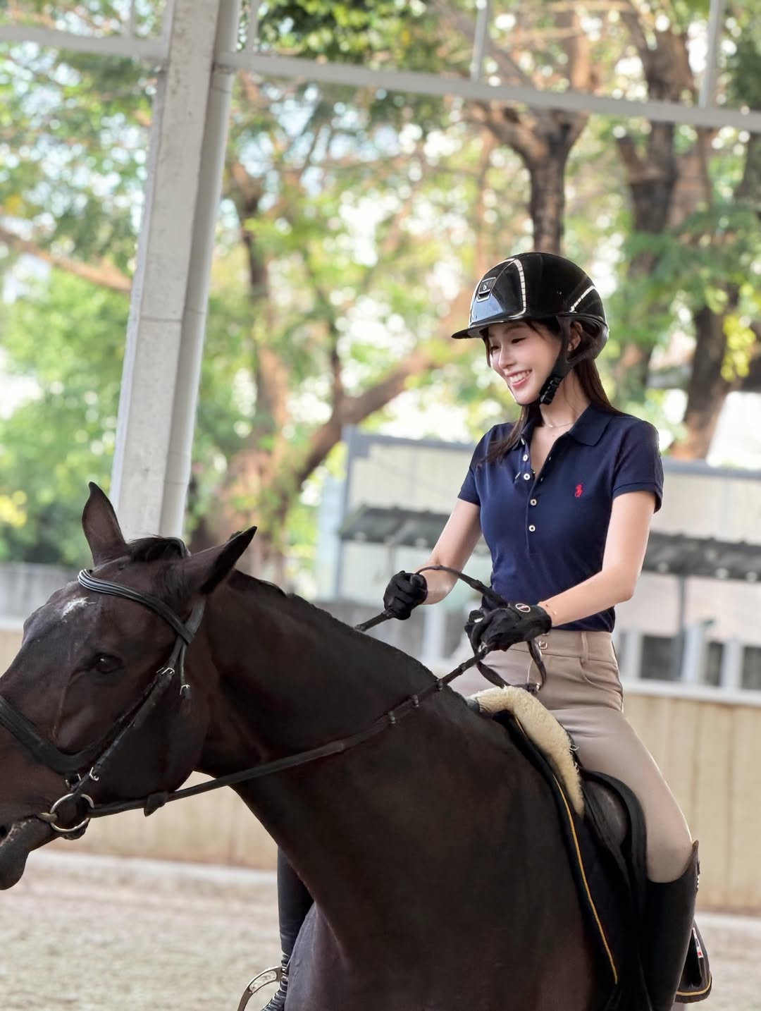 อุ้ม - อิษยา ฮอสุวรรณ