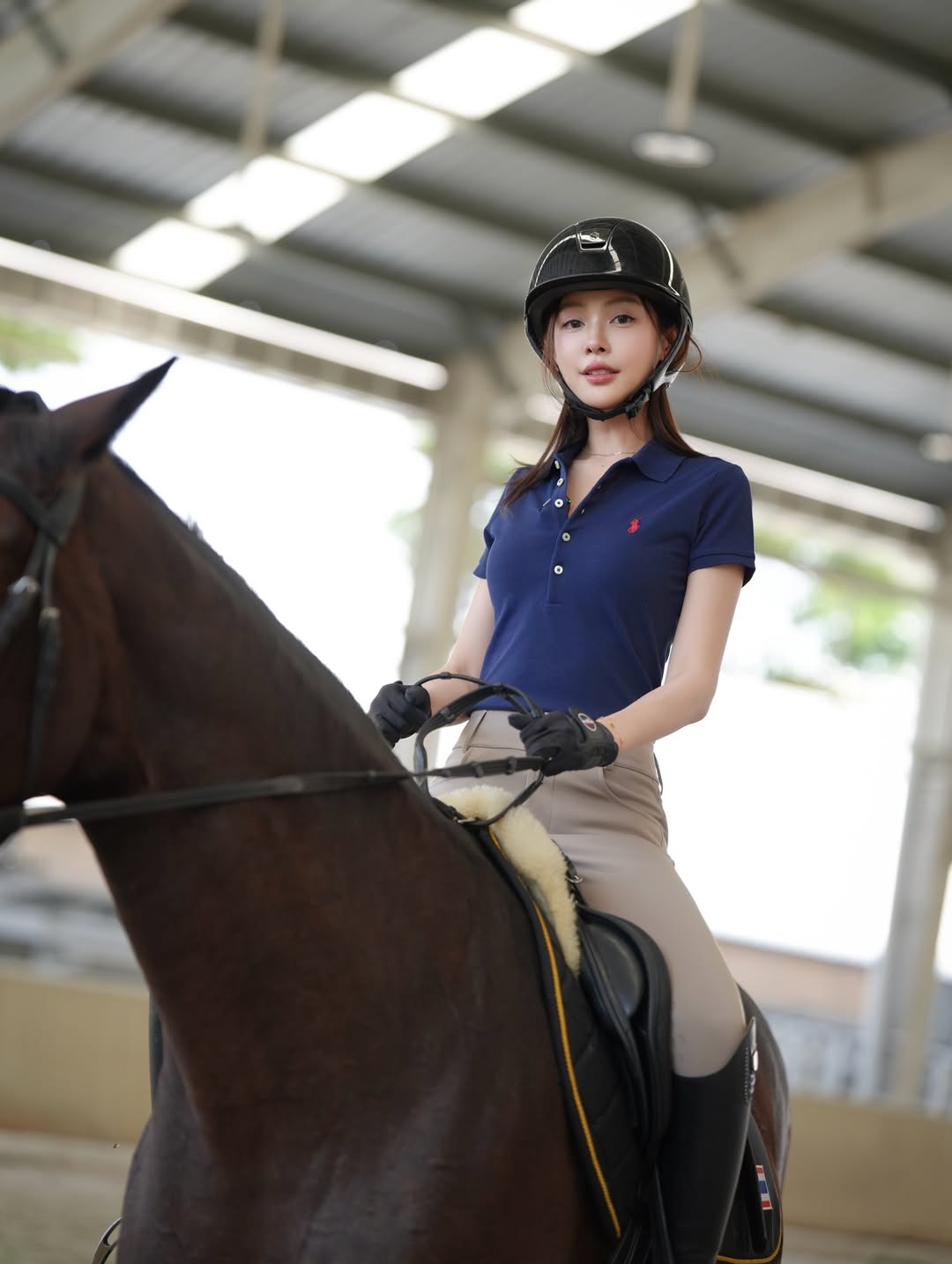 อุ้ม - อิษยา ฮอสุวรรณ