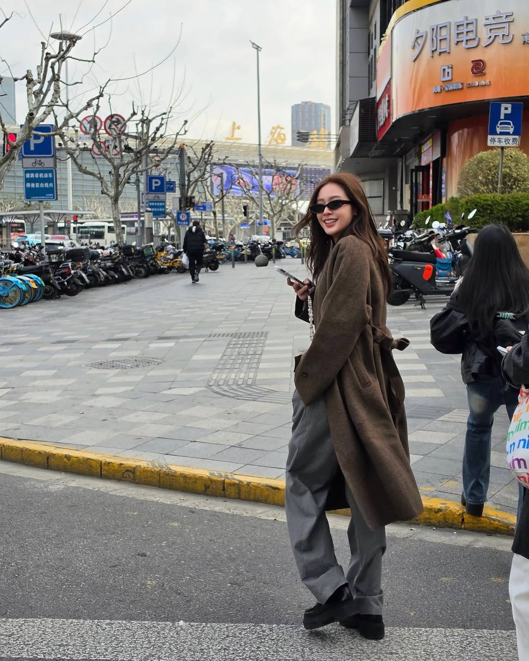 อุ้ม - อิษยา ฮอสุวรรณ