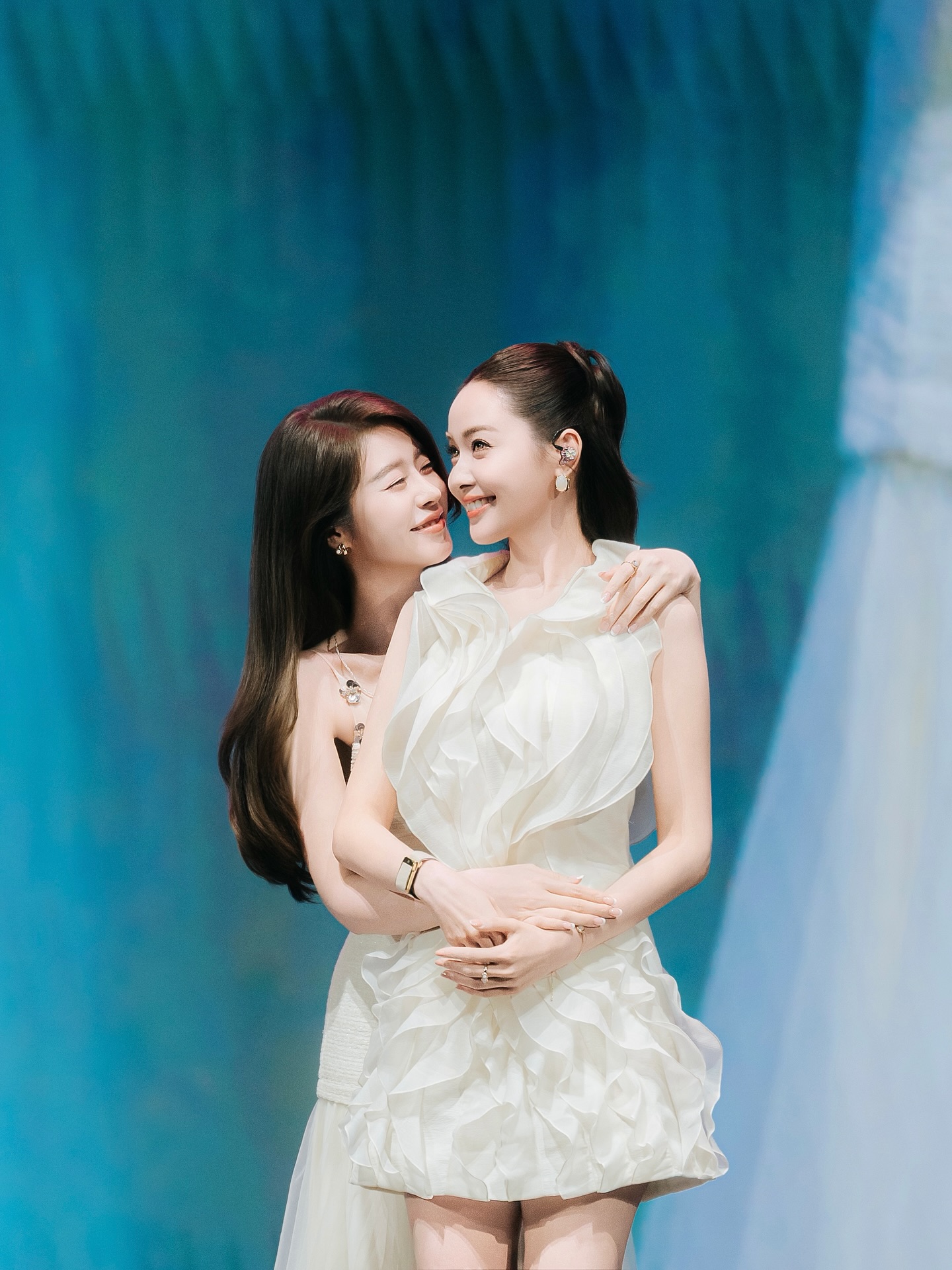 อุ้ม - อิษยา ฮอสุวรรณ