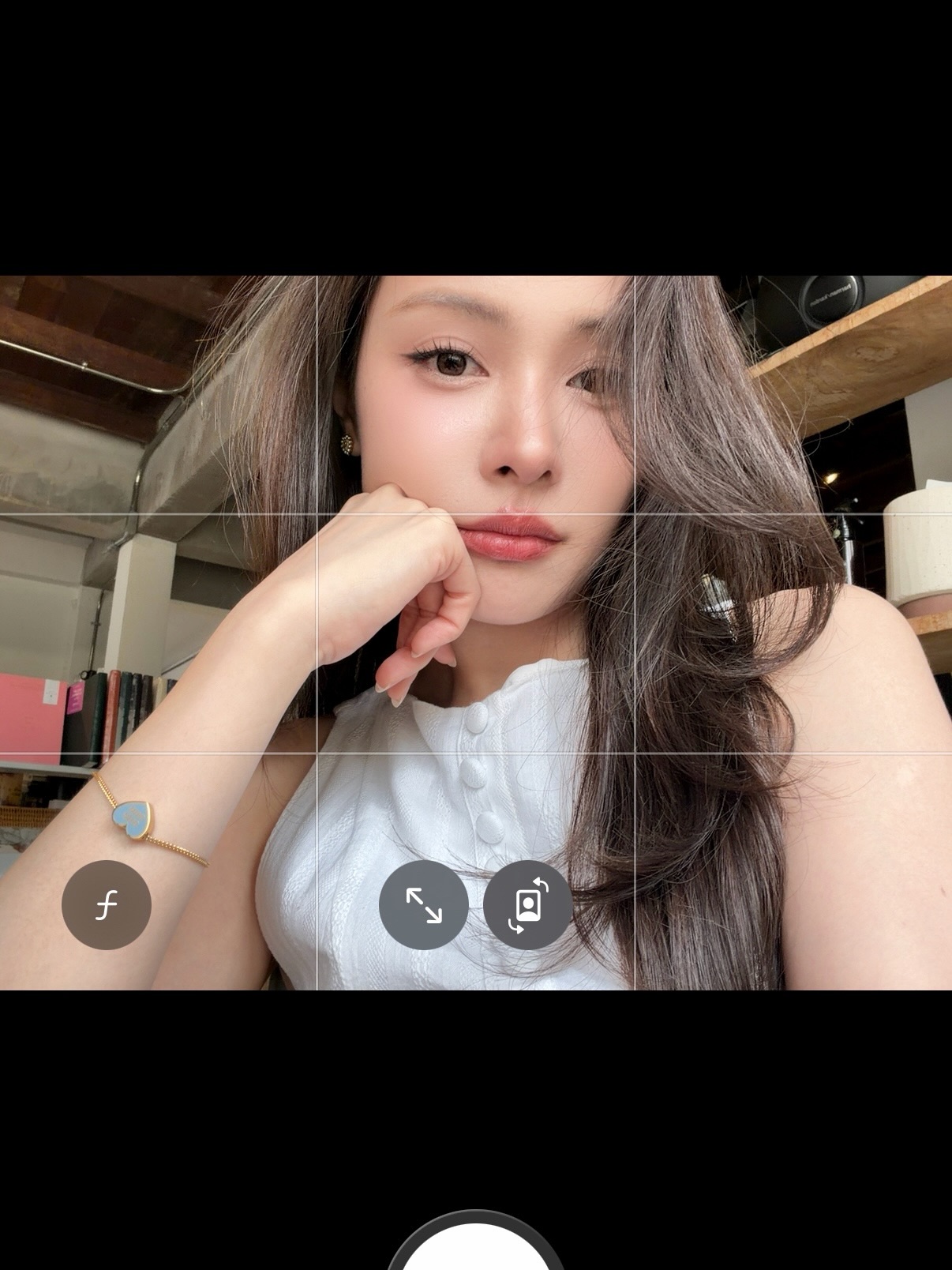 อุ้ม - อิษยา ฮอสุวรรณ