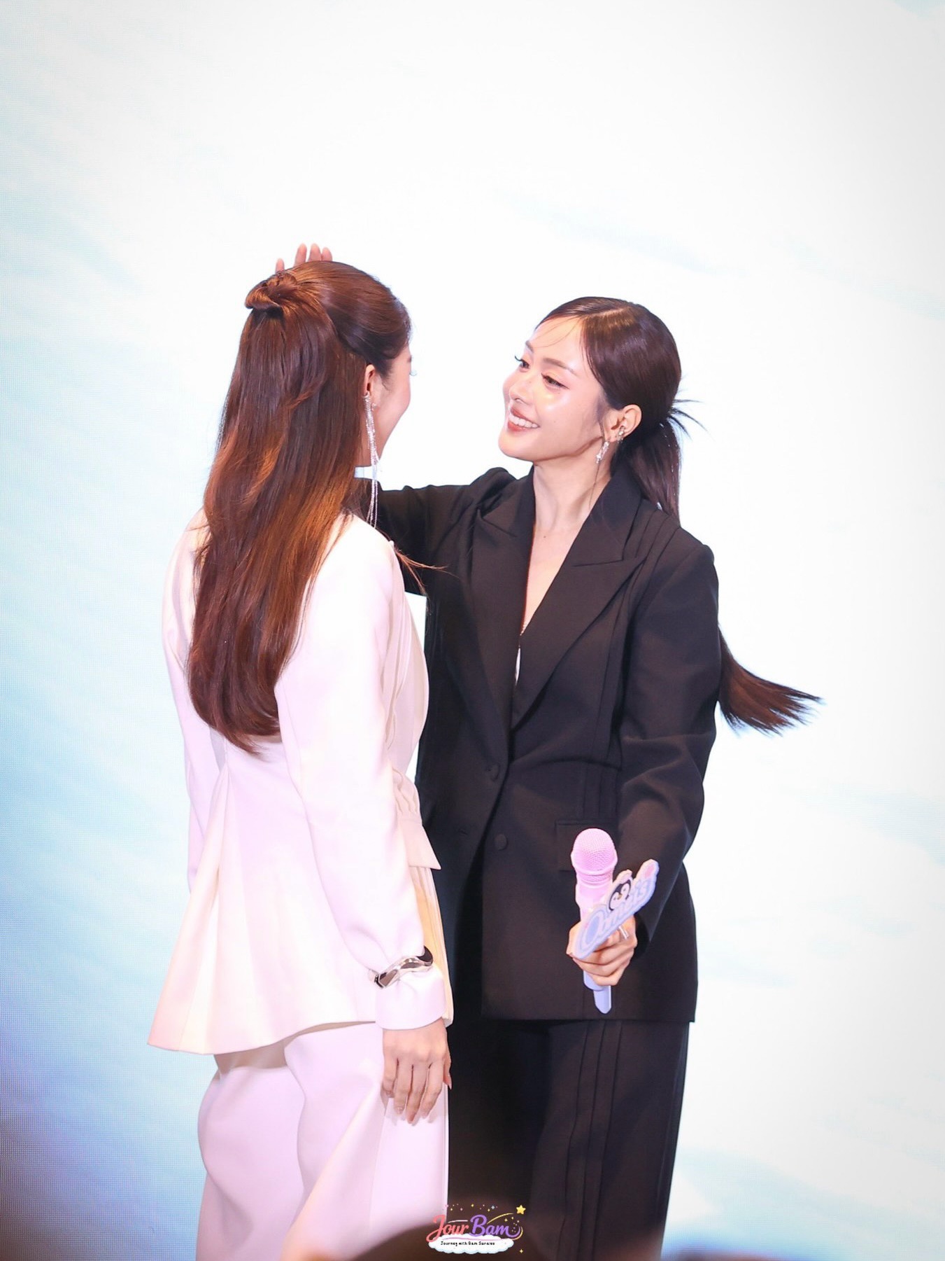 อุ้ม - อิษยา ฮอสุวรรณ
