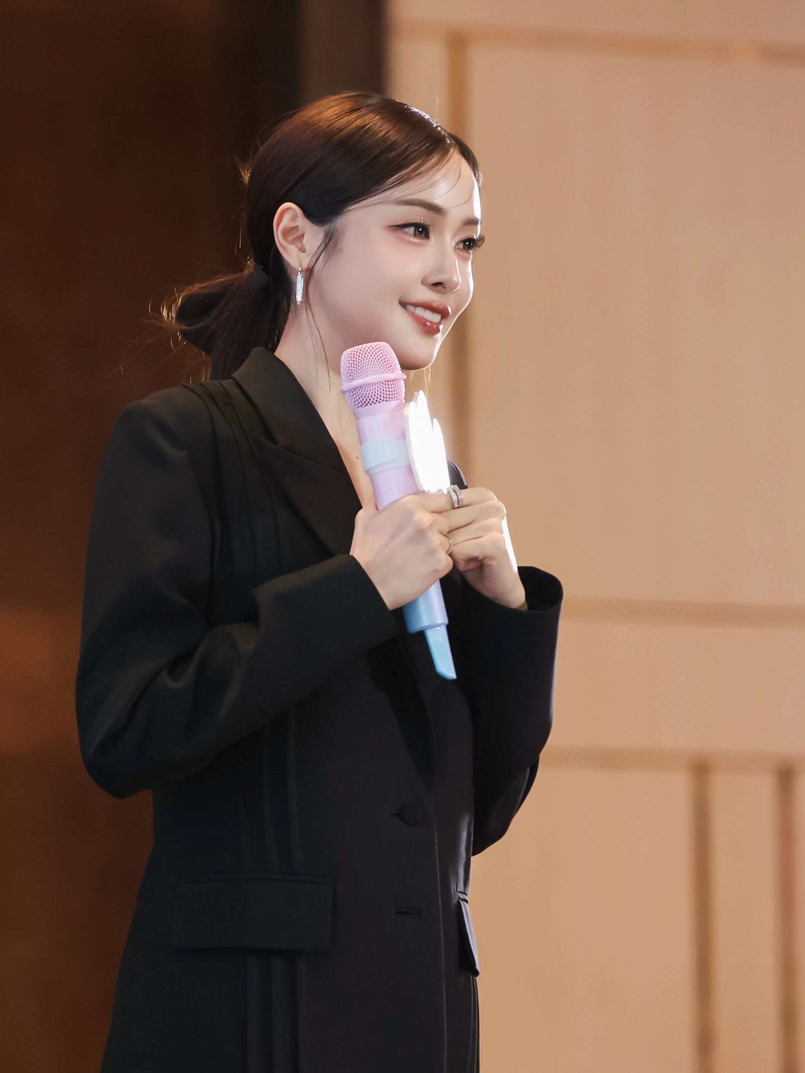 อุ้ม - อิษยา ฮอสุวรรณ