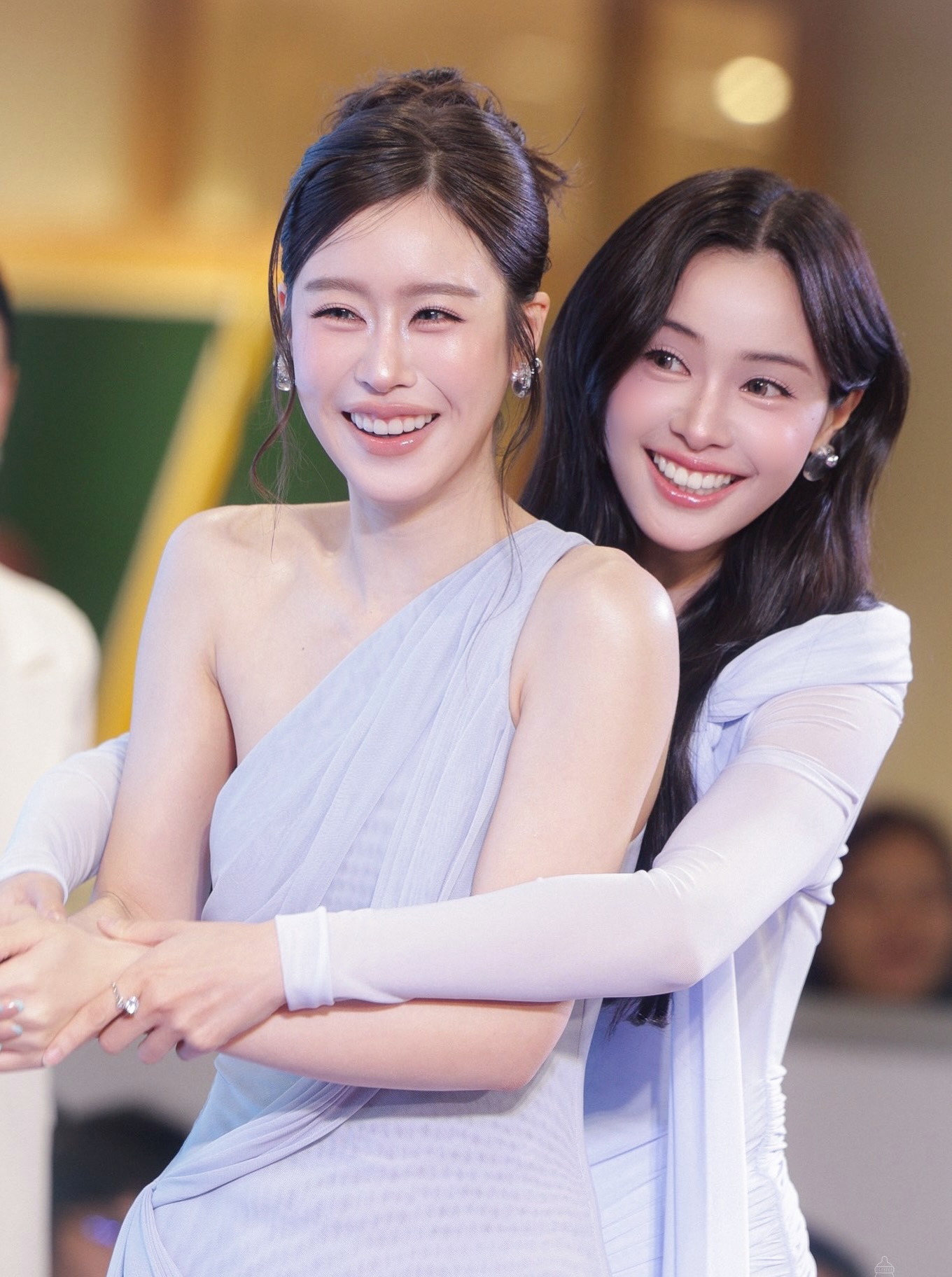 อุ้ม - อิษยา ฮอสุวรรณ