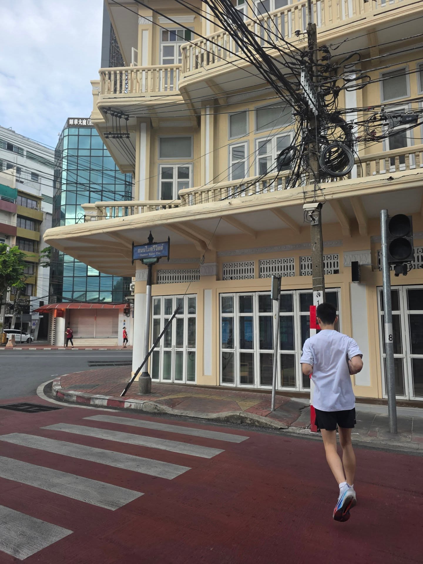 โฟร์ท - ณัฐวรรธน์ จิโรชน์ธิกุล