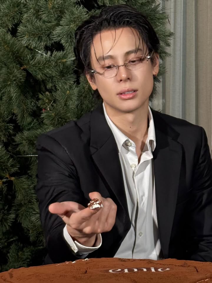 แบงค์ - อาทิตย์ ตั้งวิบูลย์พาณิชย์