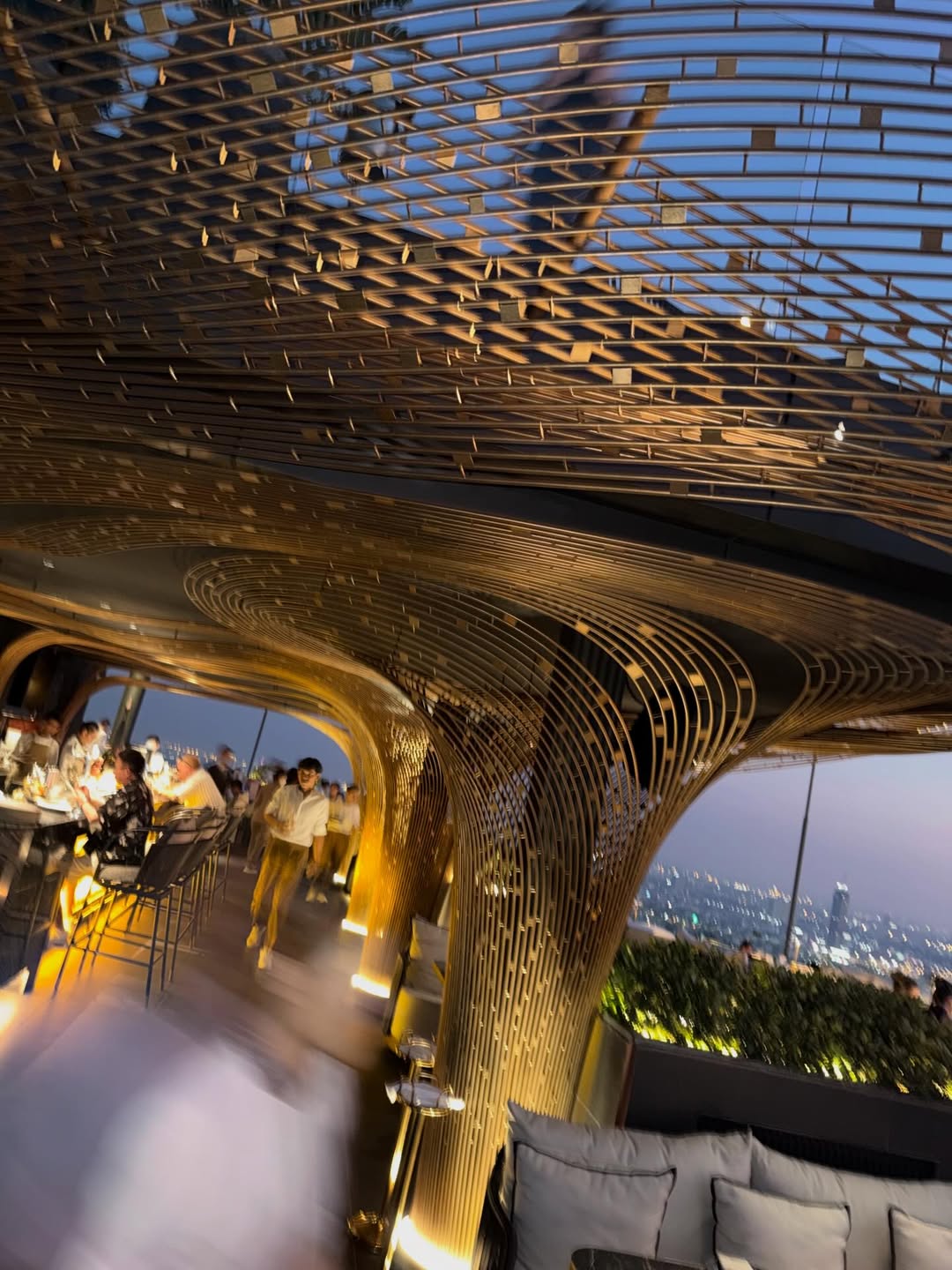 แบงค์ - อาทิตย์ ตั้งวิบูลย์พาณิชย์