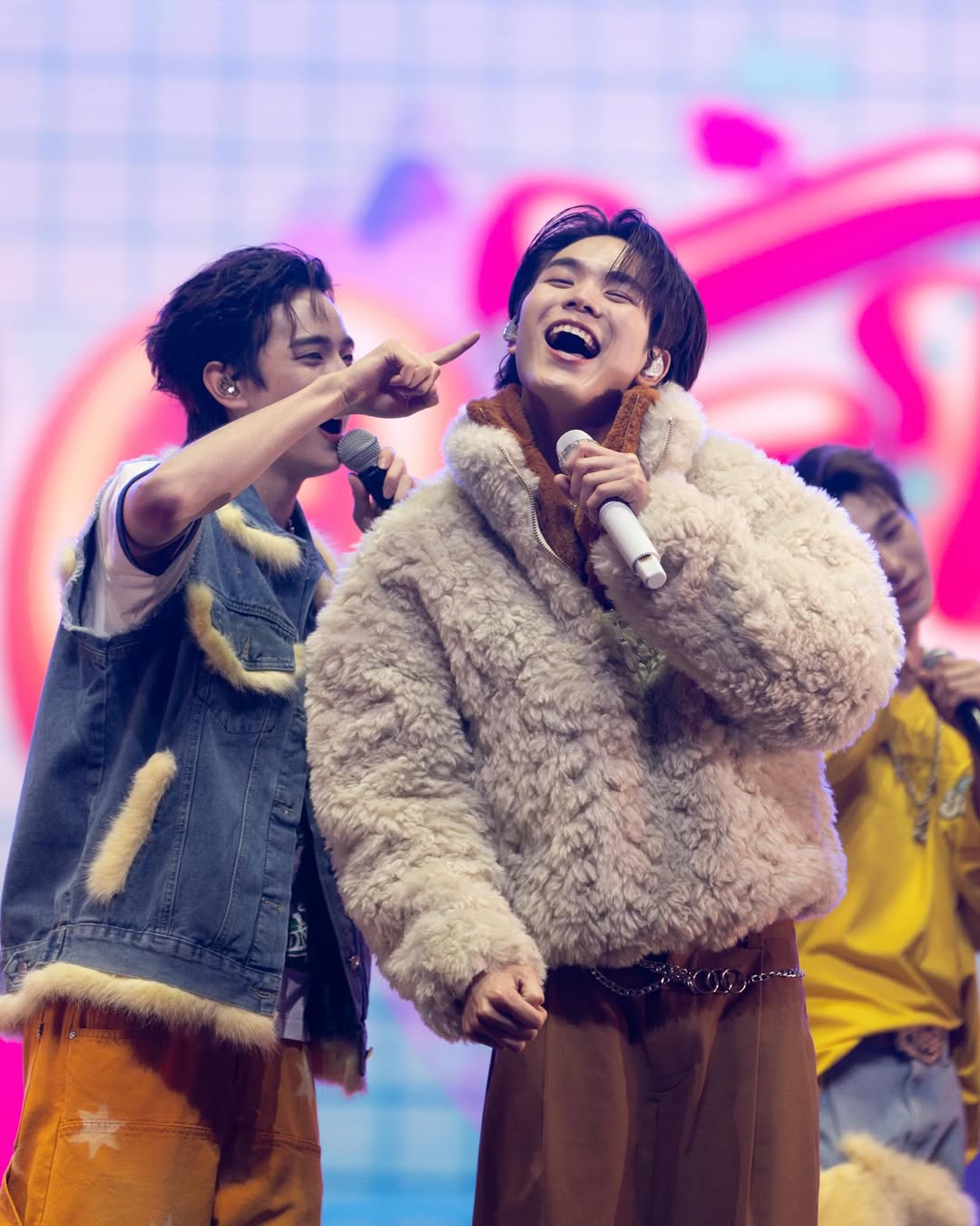 ปิง - กฤตนัน อัญชนานันท์