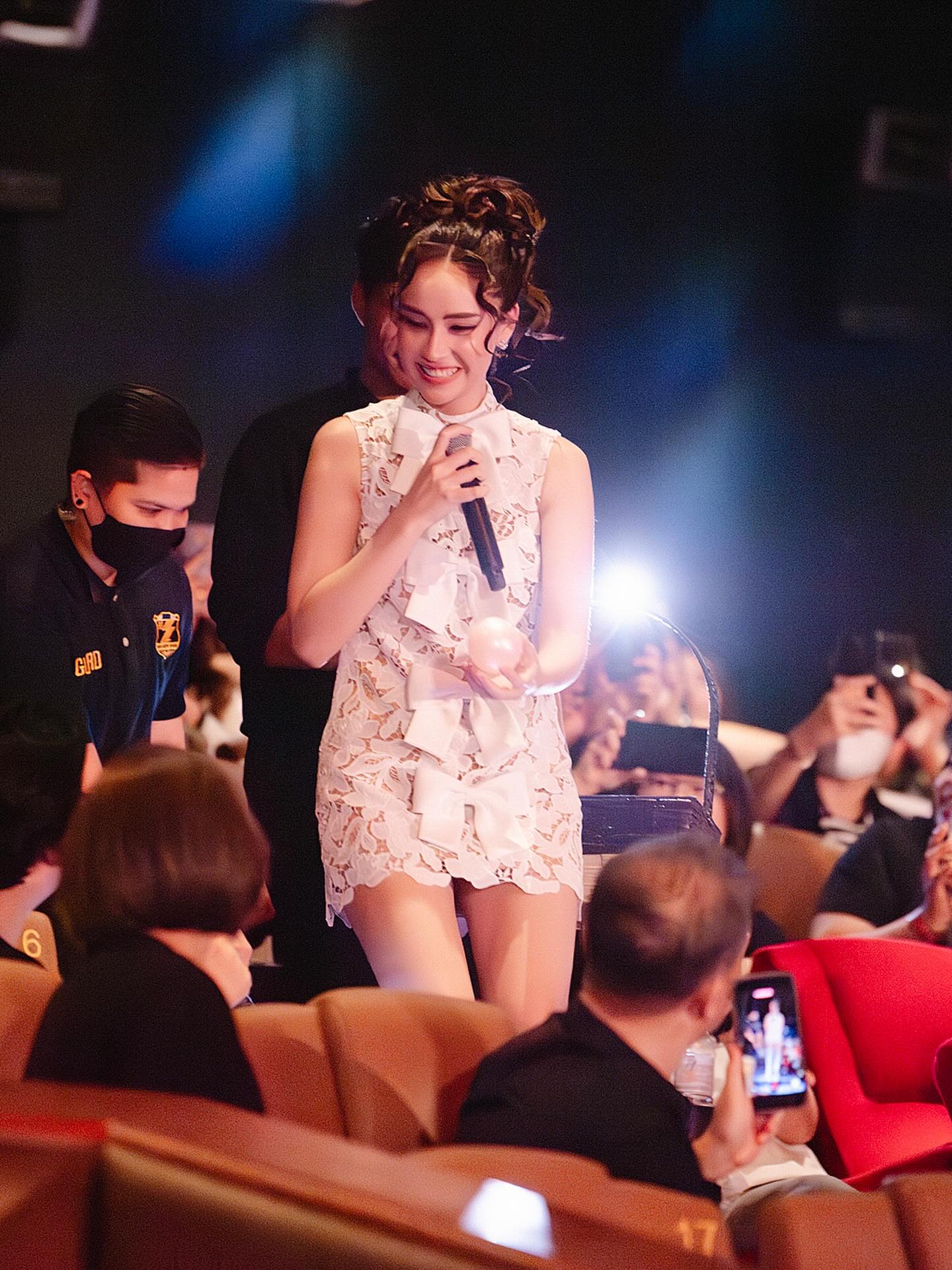 เจน่า - แองเจลิน่า สตีเวนส์