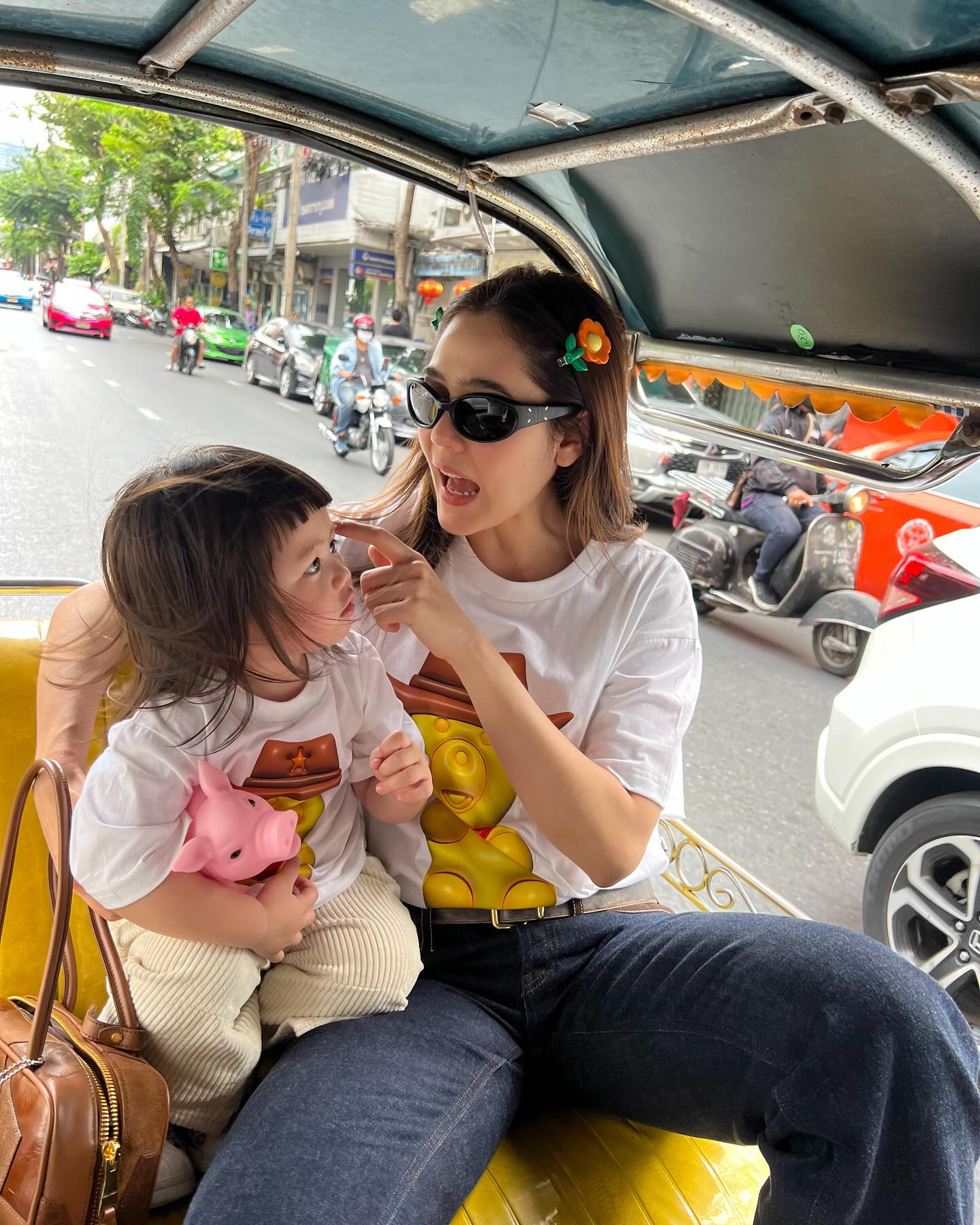 ชมพู่ - อารยา เอ ฮาร์เก็ต
