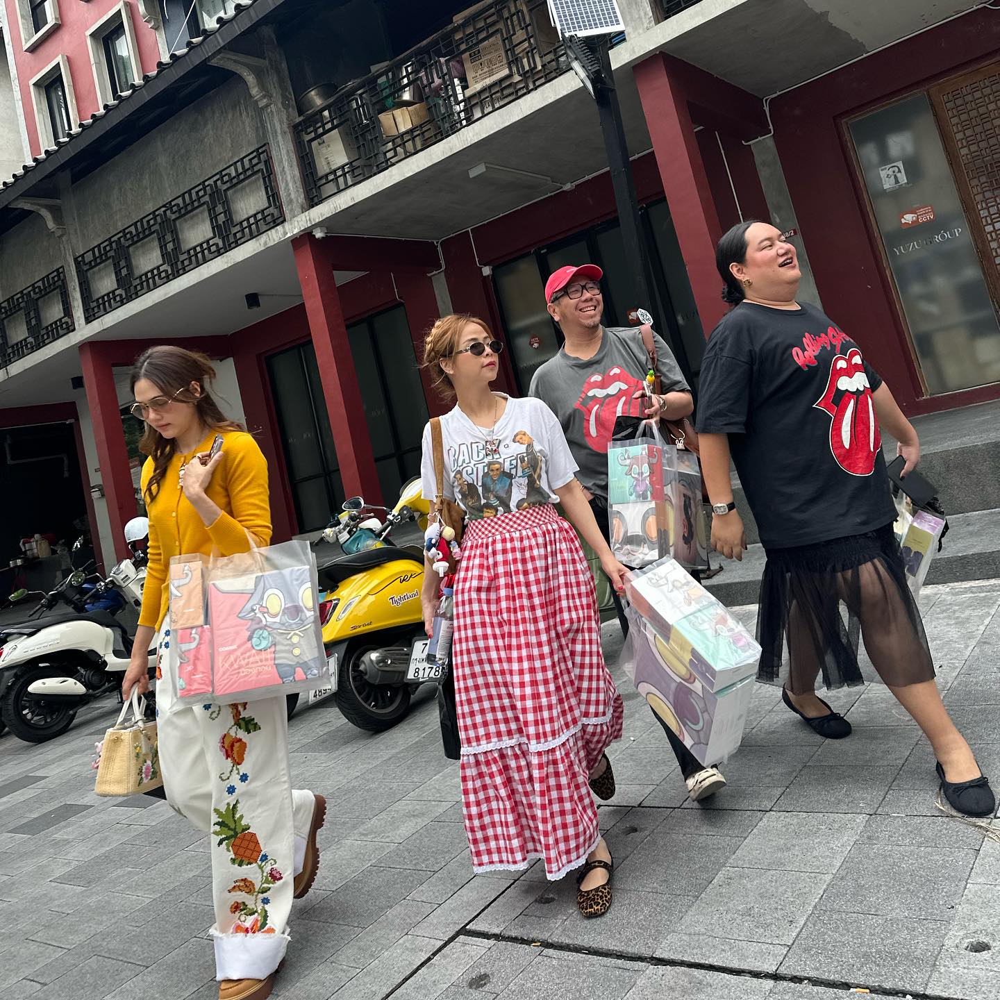 ชมพู่ - อารยา เอ ฮาร์เก็ต