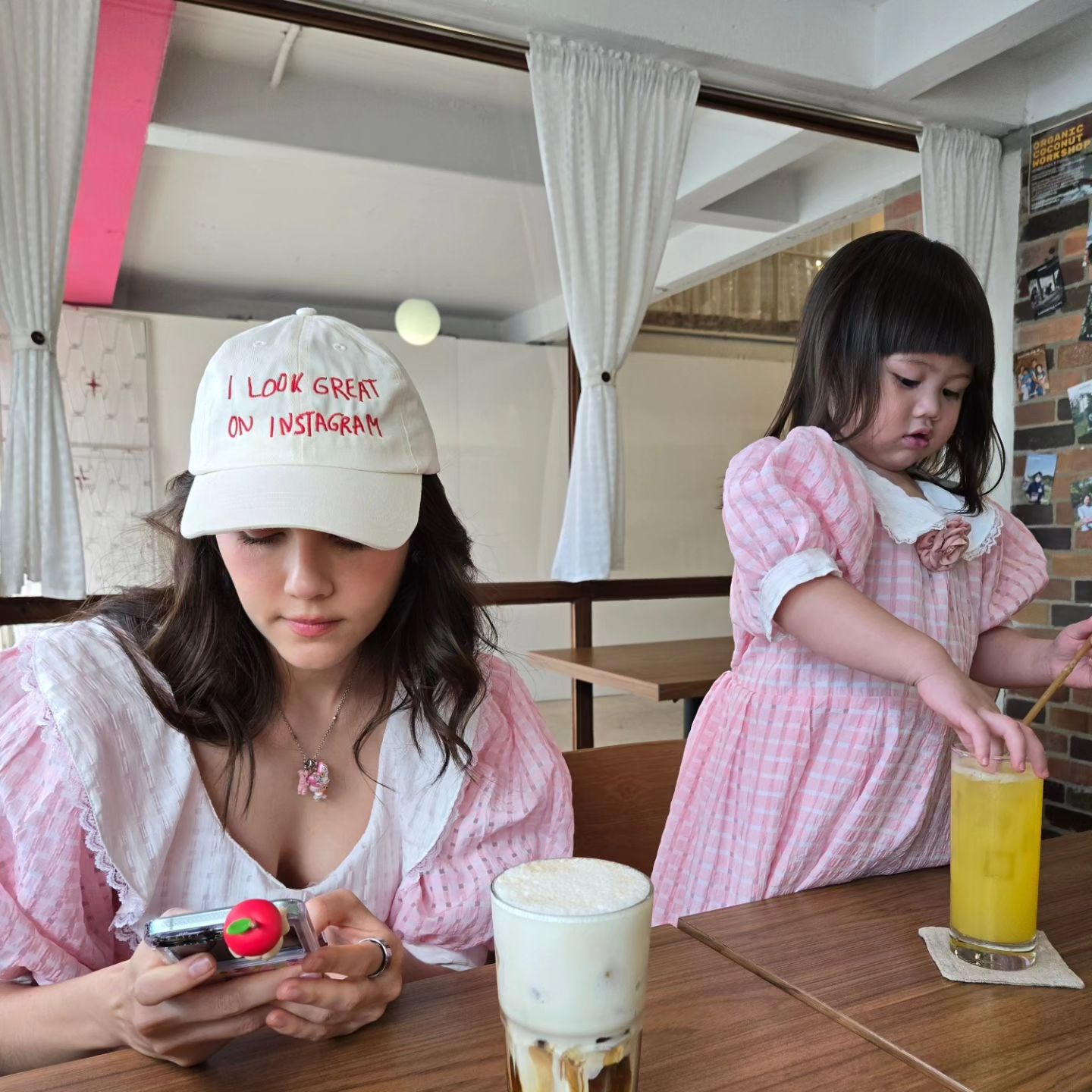ชมพู่ - อารยา เอ ฮาร์เก็ต