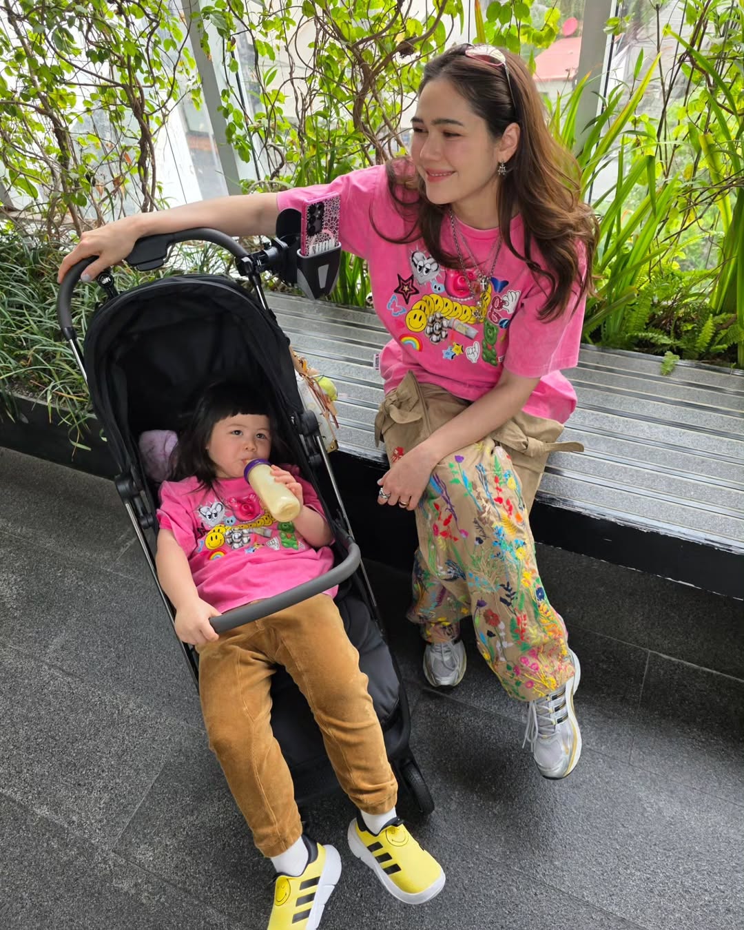 ชมพู่ - อารยา เอ ฮาร์เก็ต
