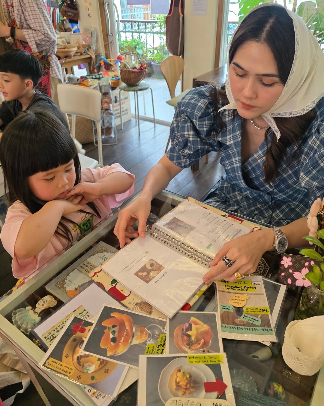 ชมพู่ - อารยา เอ ฮาร์เก็ต