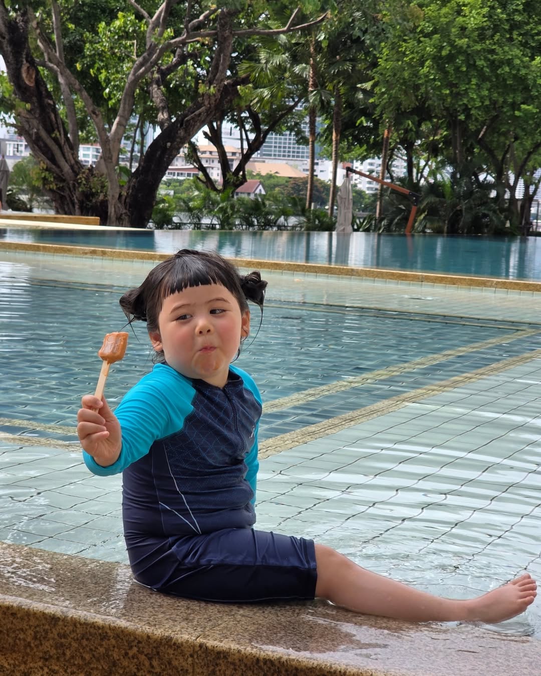 ชมพู่ - อารยา เอ ฮาร์เก็ต