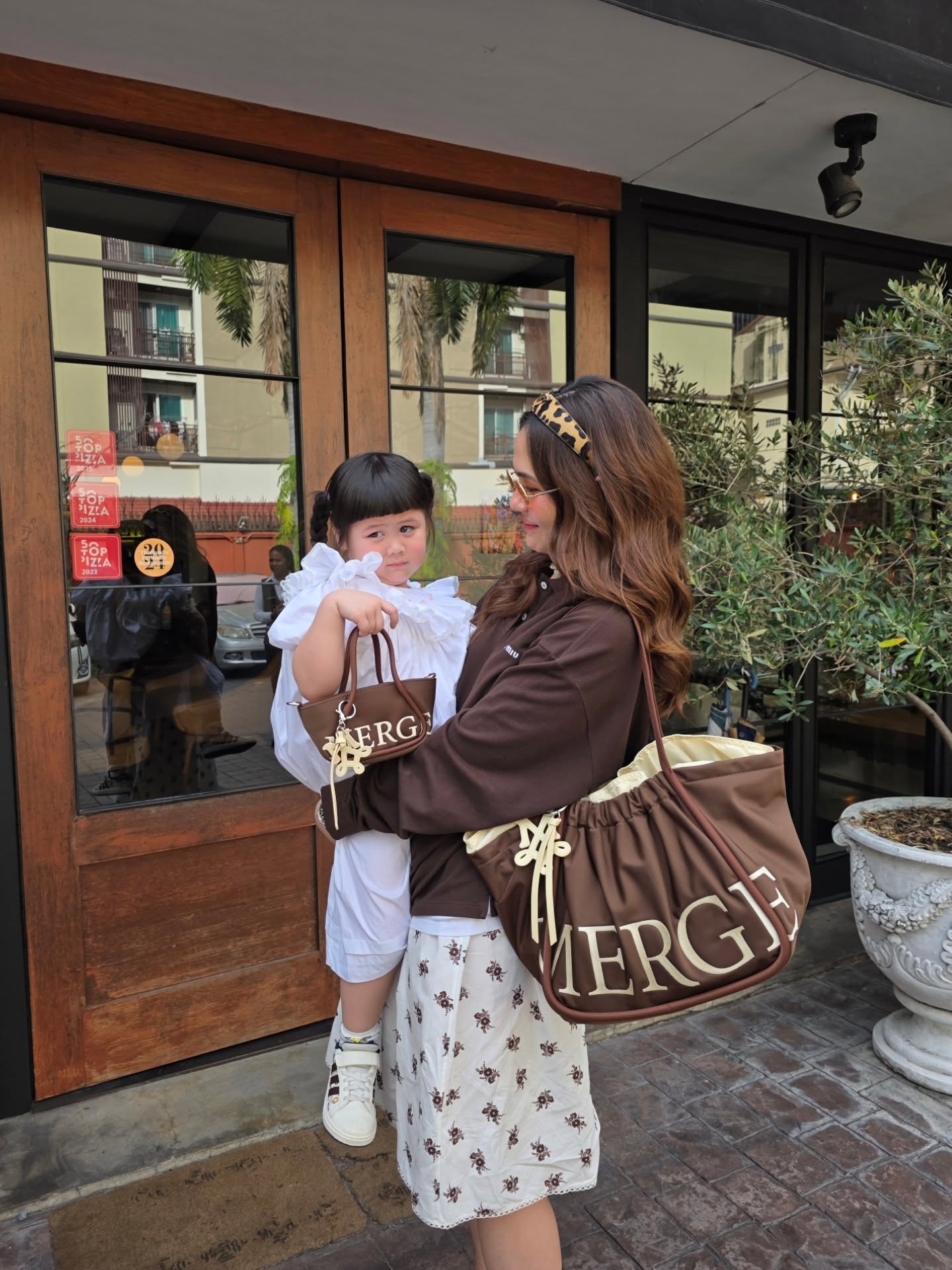 ชมพู่ - อารยา เอ ฮาร์เก็ต