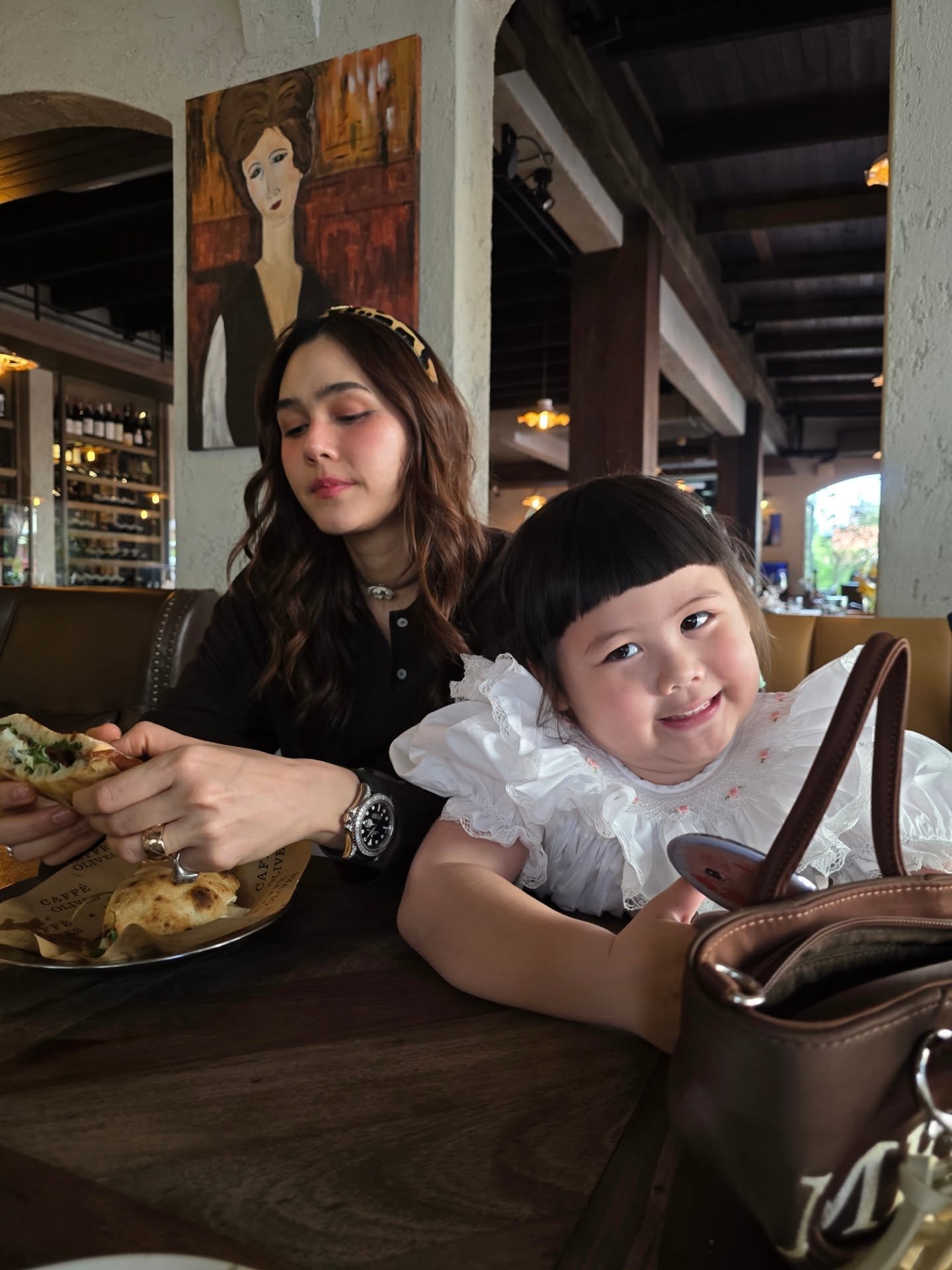 ชมพู่ - อารยา เอ ฮาร์เก็ต