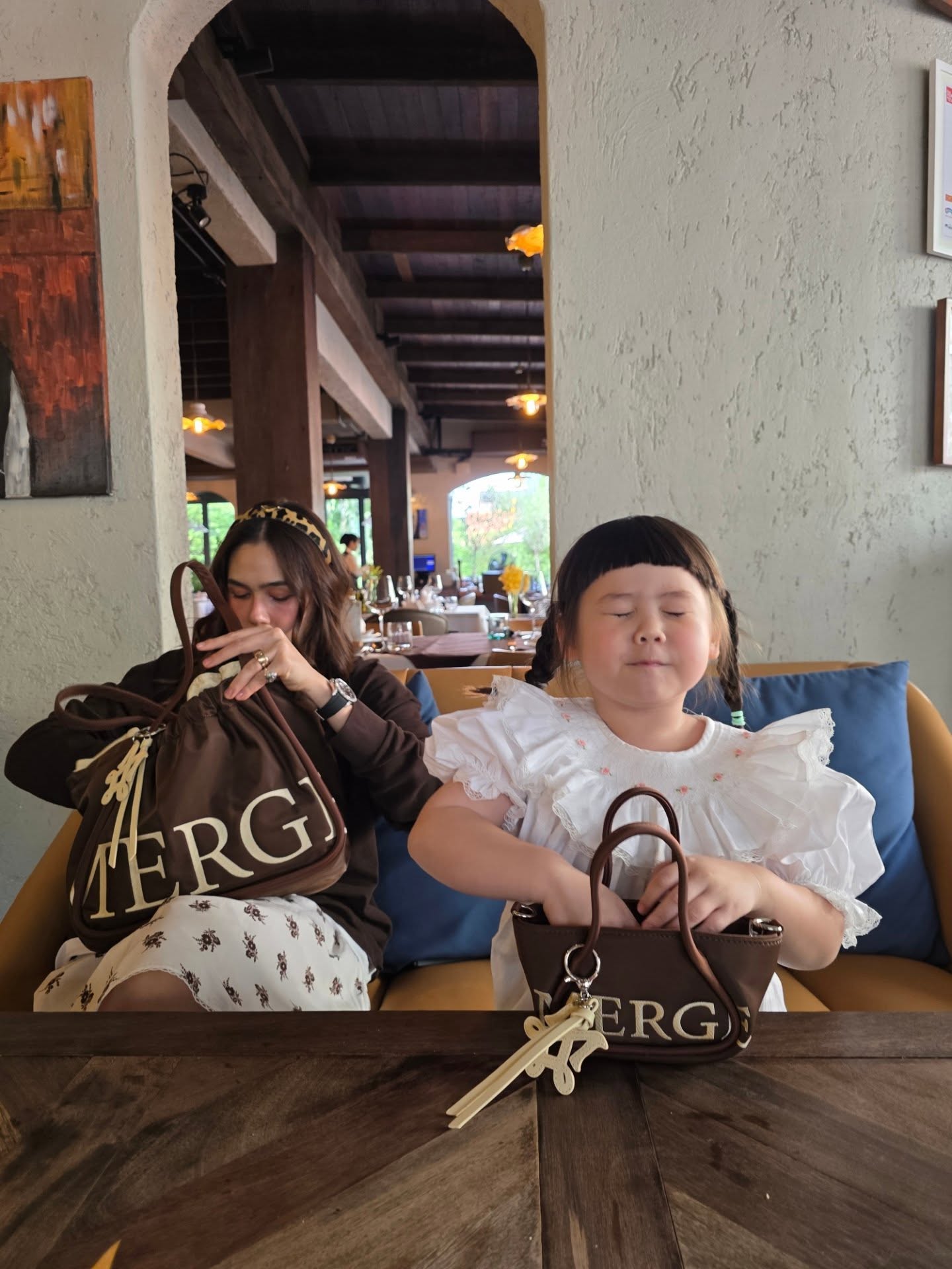 ชมพู่ - อารยา เอ ฮาร์เก็ต