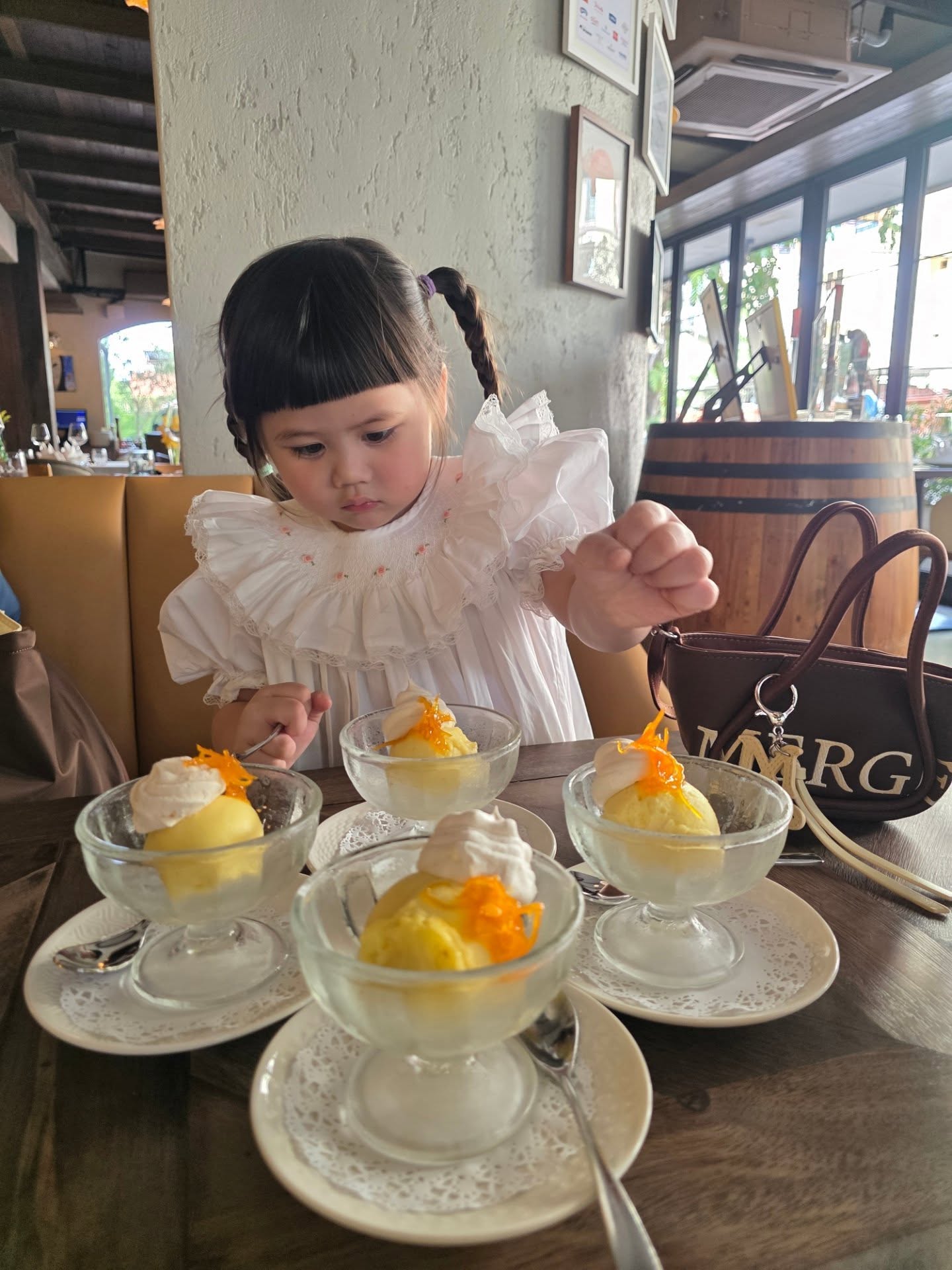 ชมพู่ - อารยา เอ ฮาร์เก็ต