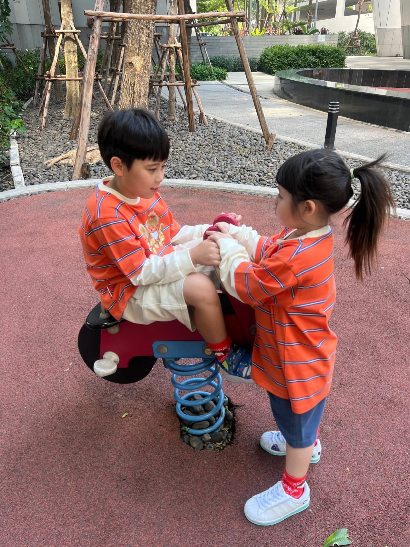 ชมพู่ - อารยา เอ ฮาร์เก็ต