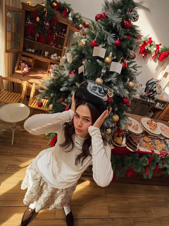 ชมพู่ - อารยา เอ ฮาร์เก็ต