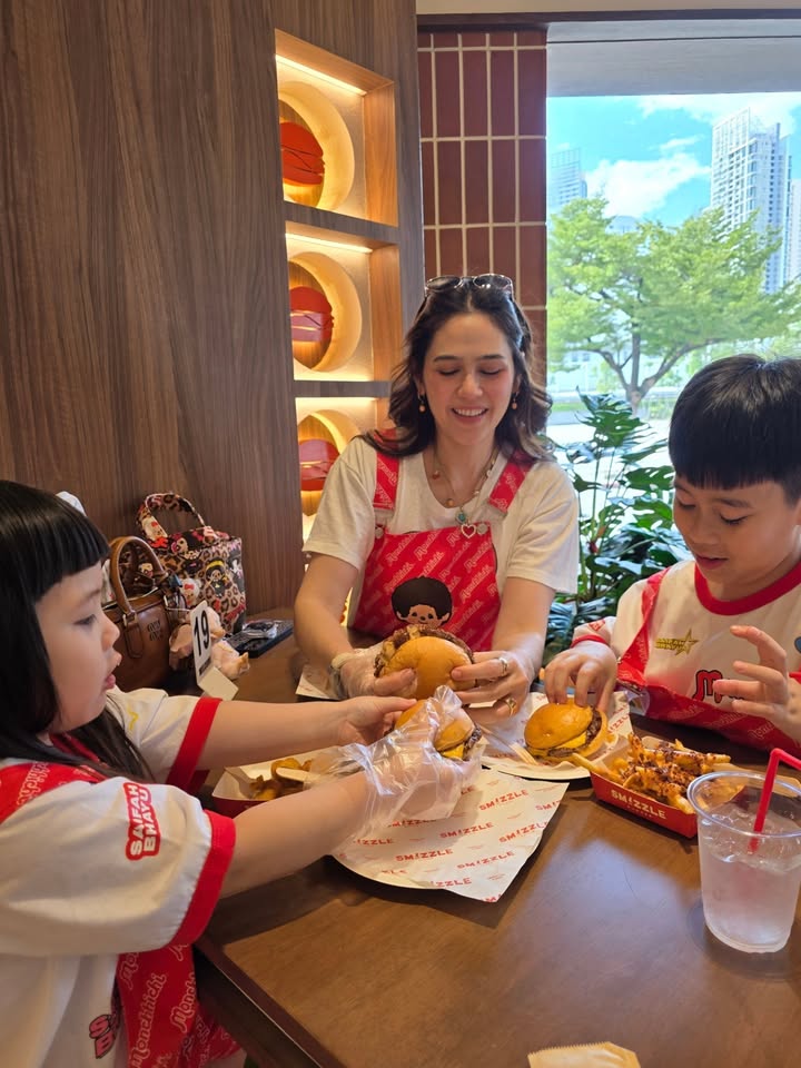 ชมพู่ - อารยา เอ ฮาร์เก็ต