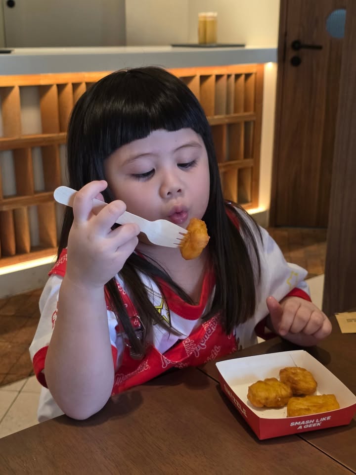 ชมพู่ - อารยา เอ ฮาร์เก็ต