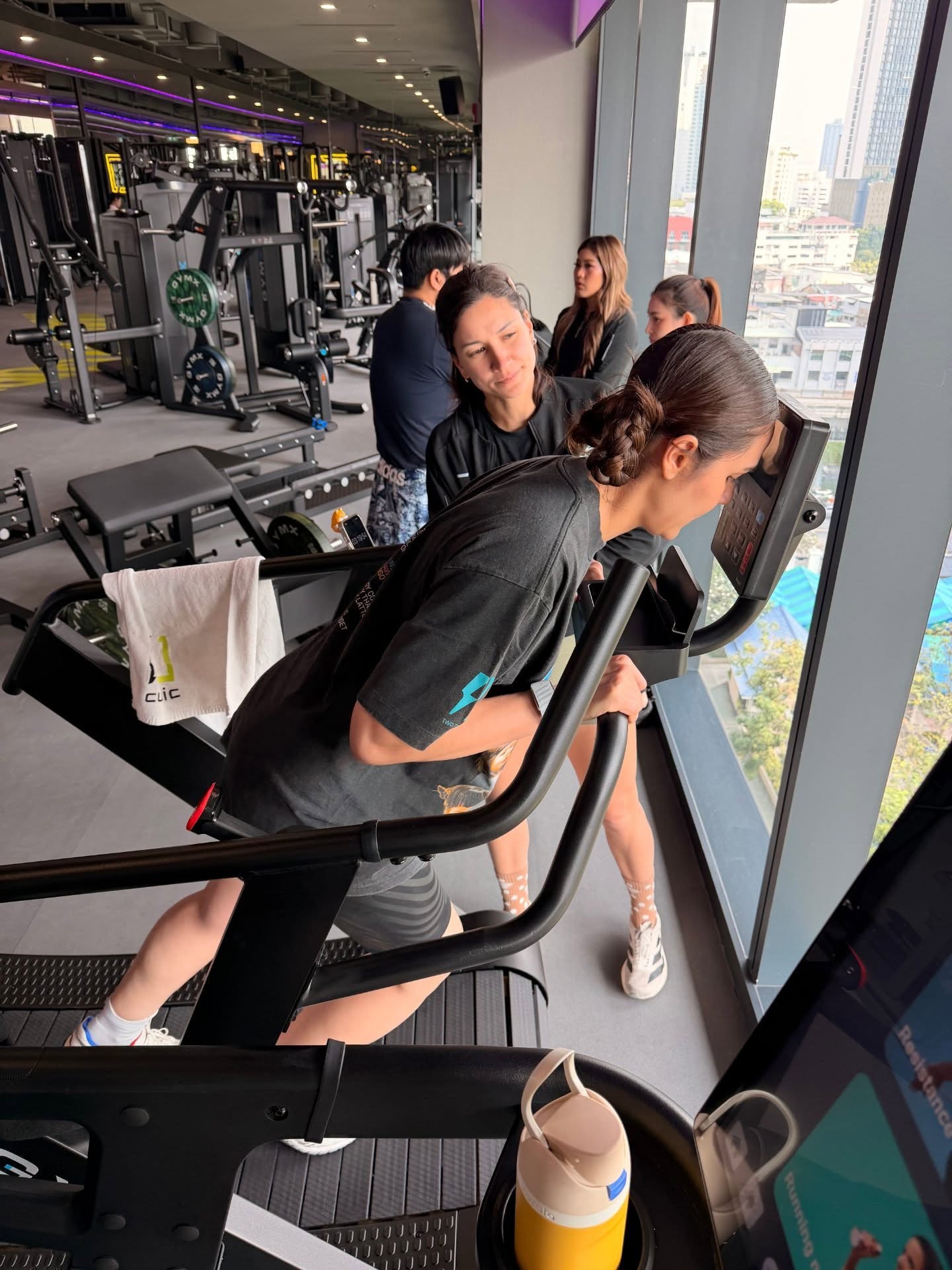 ชมพู่ - อารยา เอ ฮาร์เก็ต