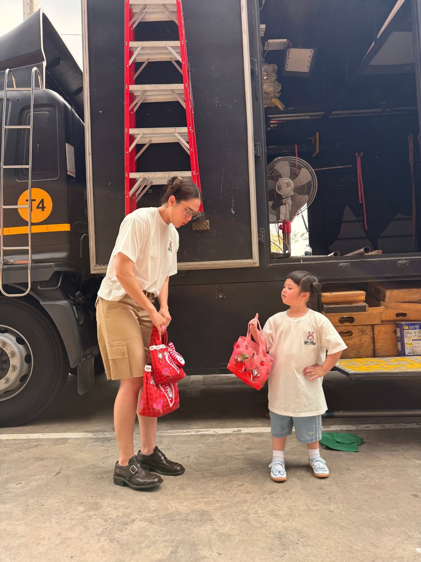 ชมพู่ - อารยา เอ ฮาร์เก็ต