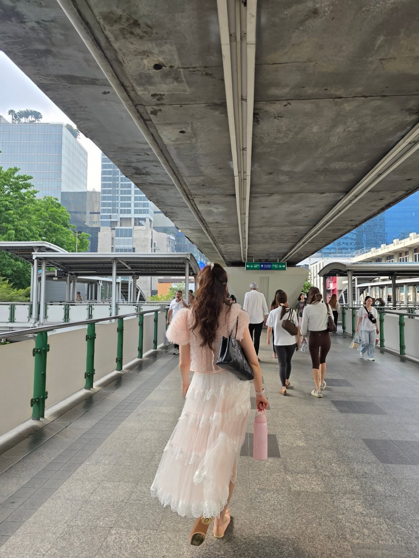 ชมพู่ - อารยา เอ ฮาร์เก็ต