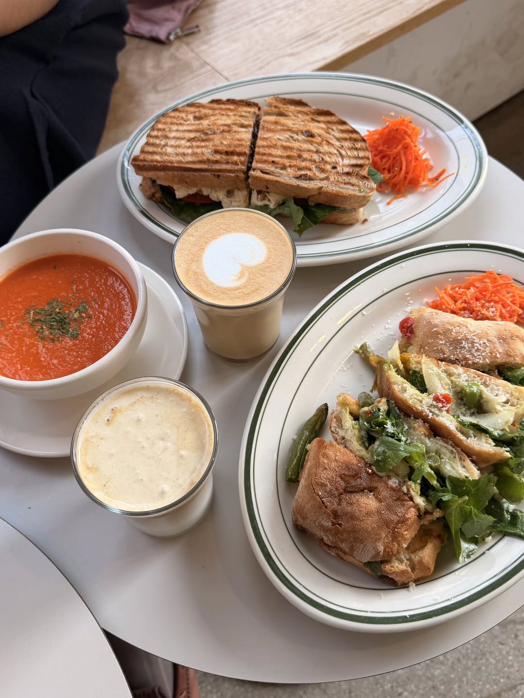 ชมพู่ - อารยา เอ ฮาร์เก็ต