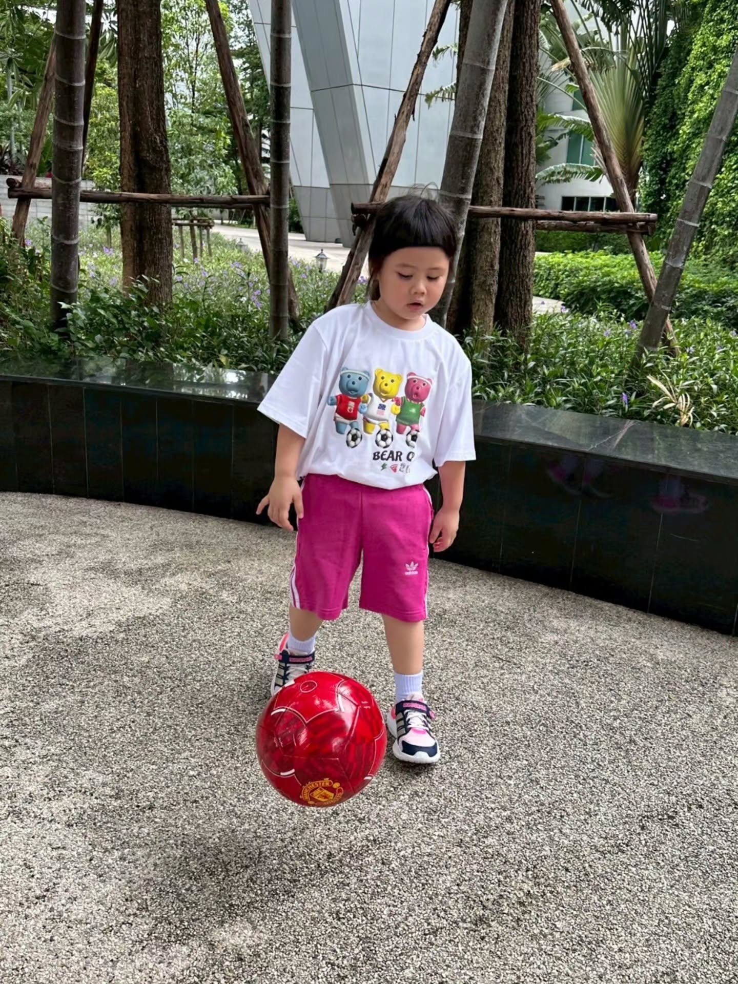 ชมพู่ - อารยา เอ ฮาร์เก็ต