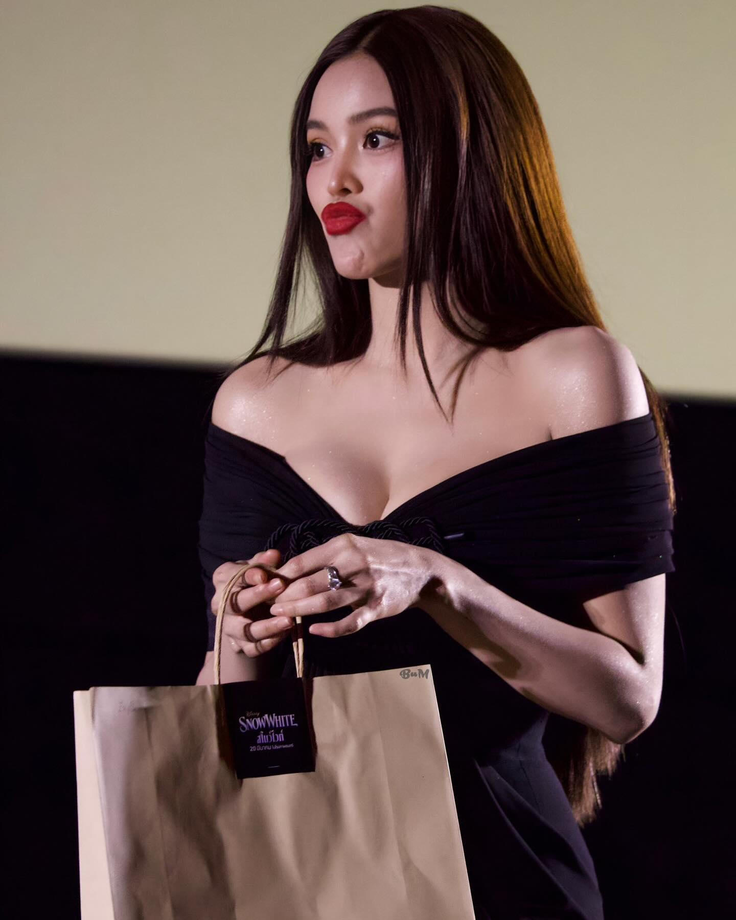 อิงฟ้า วราหะ