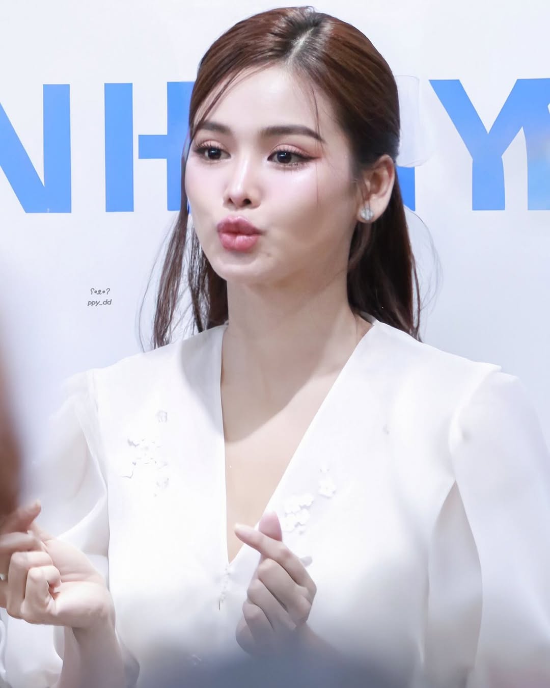 อิงฟ้า วราหะ