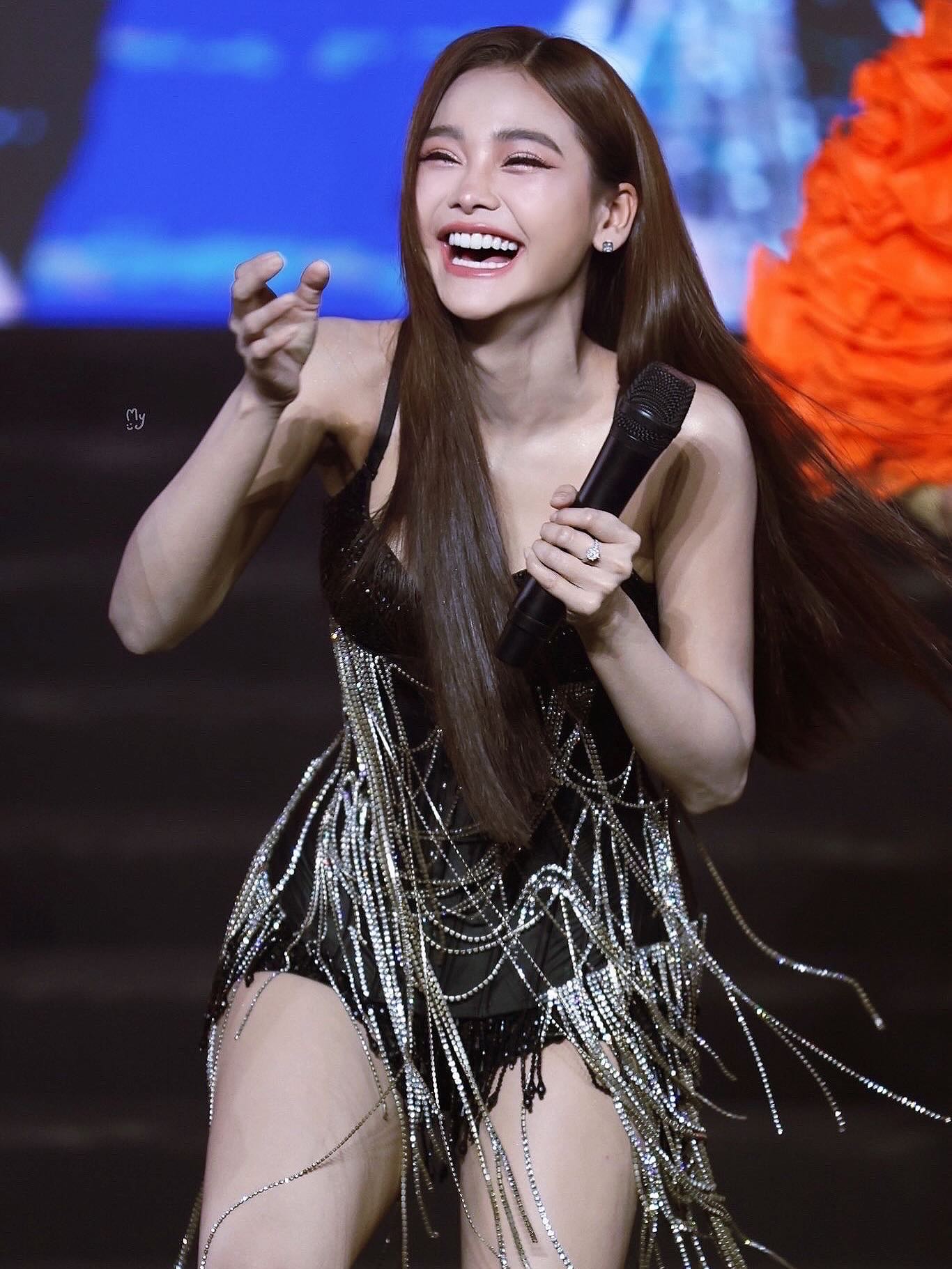 อิงฟ้า วราหะ