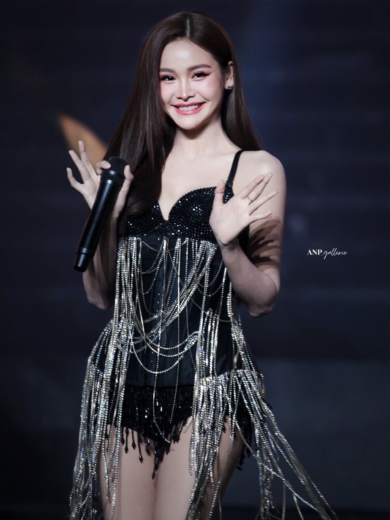 อิงฟ้า วราหะ