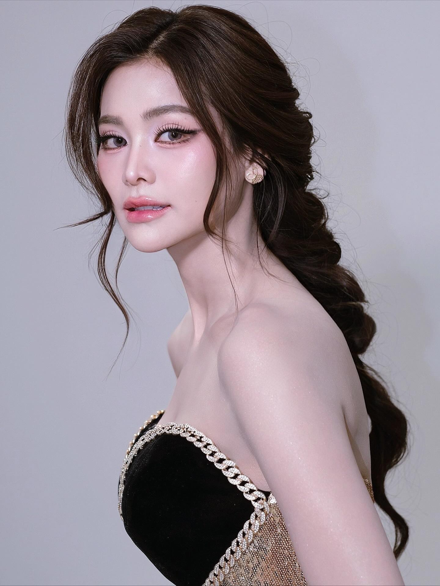 อิงฟ้า วราหะ