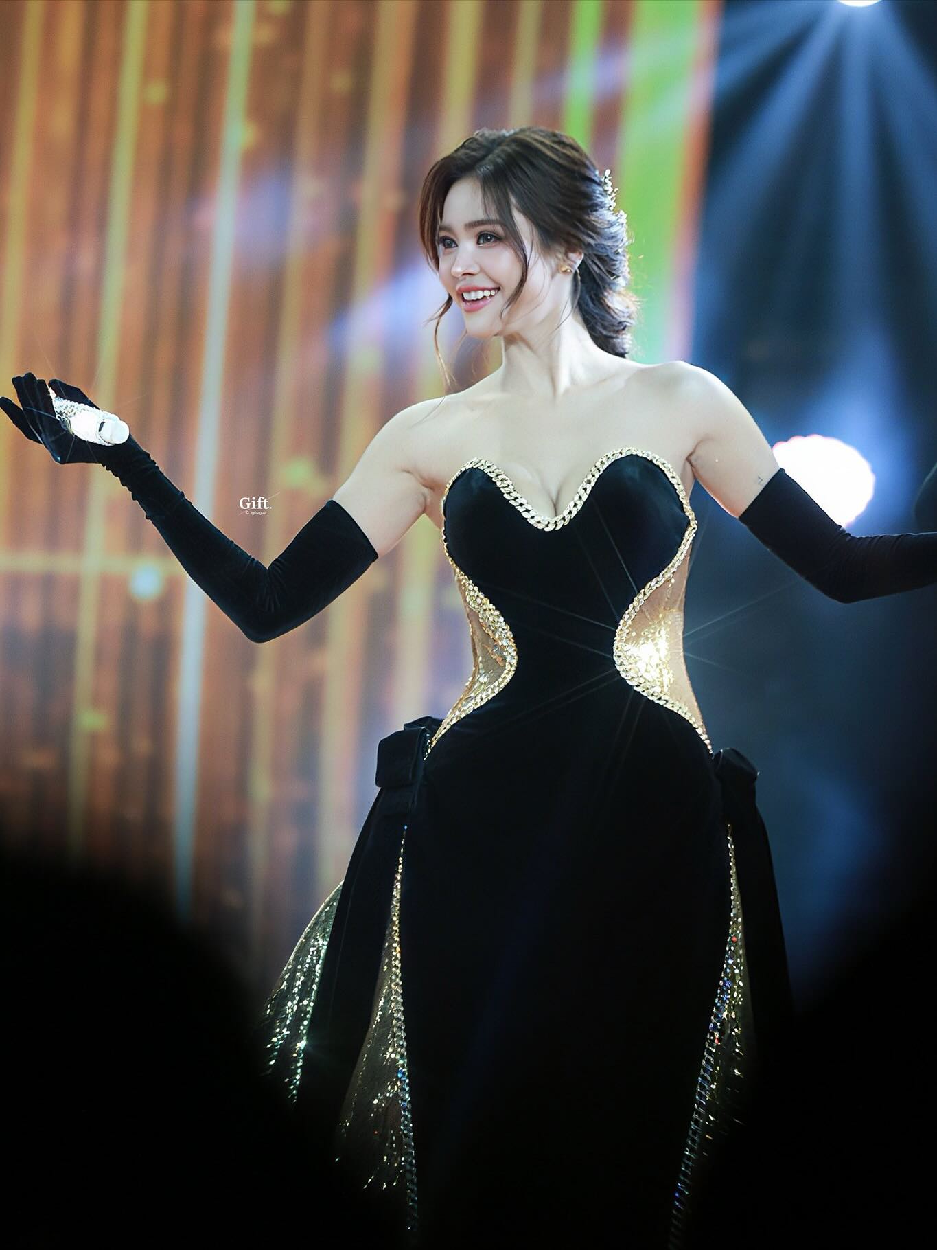 อิงฟ้า วราหะ