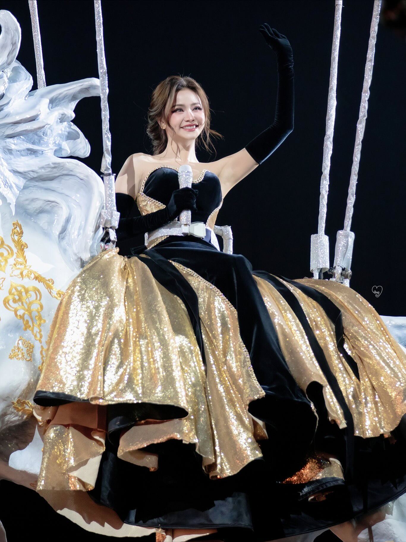 อิงฟ้า วราหะ