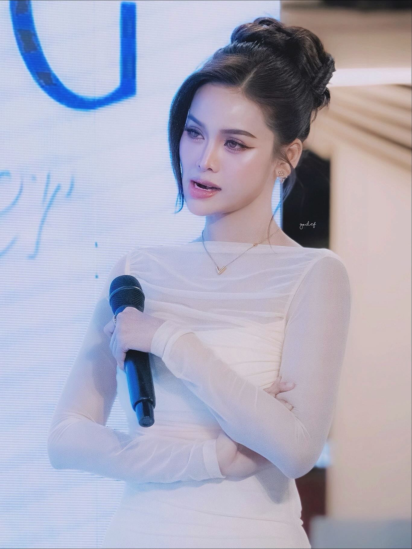 อิงฟ้า วราหะ