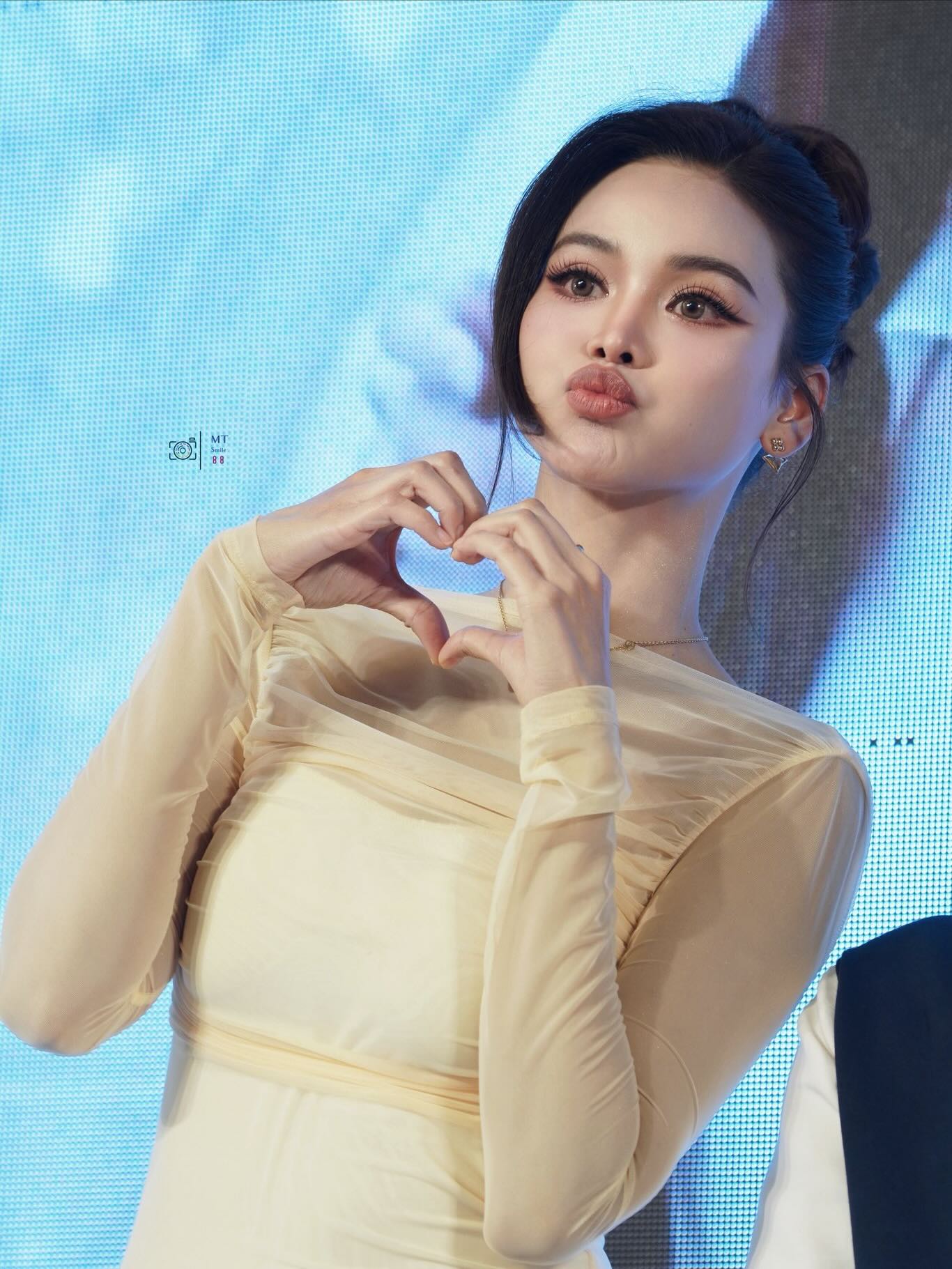 อิงฟ้า วราหะ