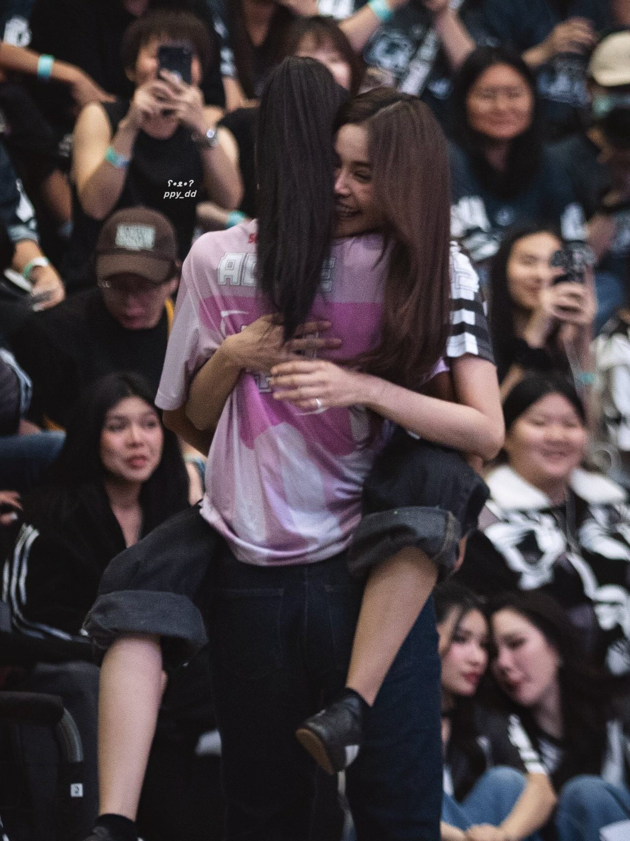 อิงฟ้า วราหะ