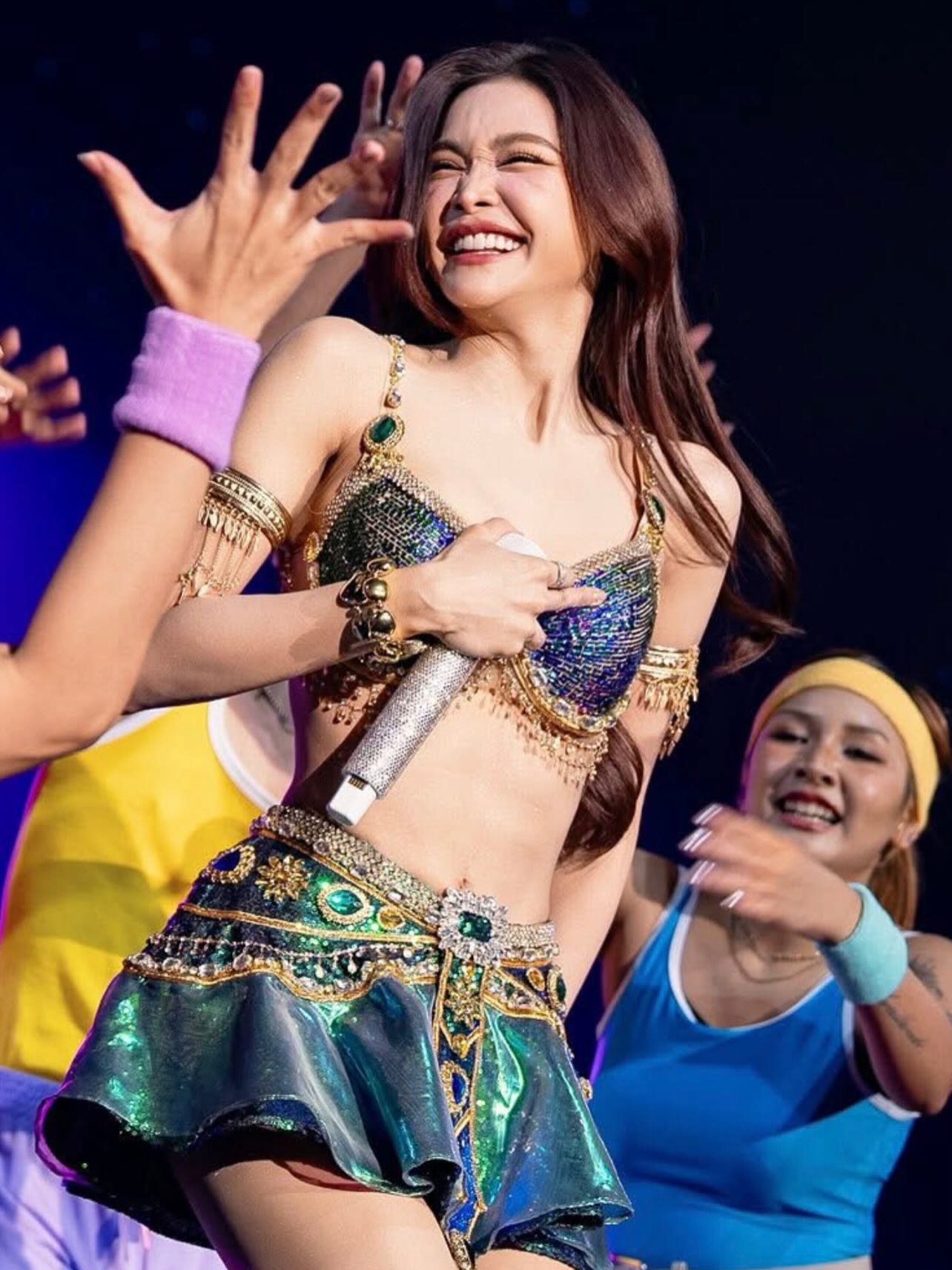 อิงฟ้า วราหะ