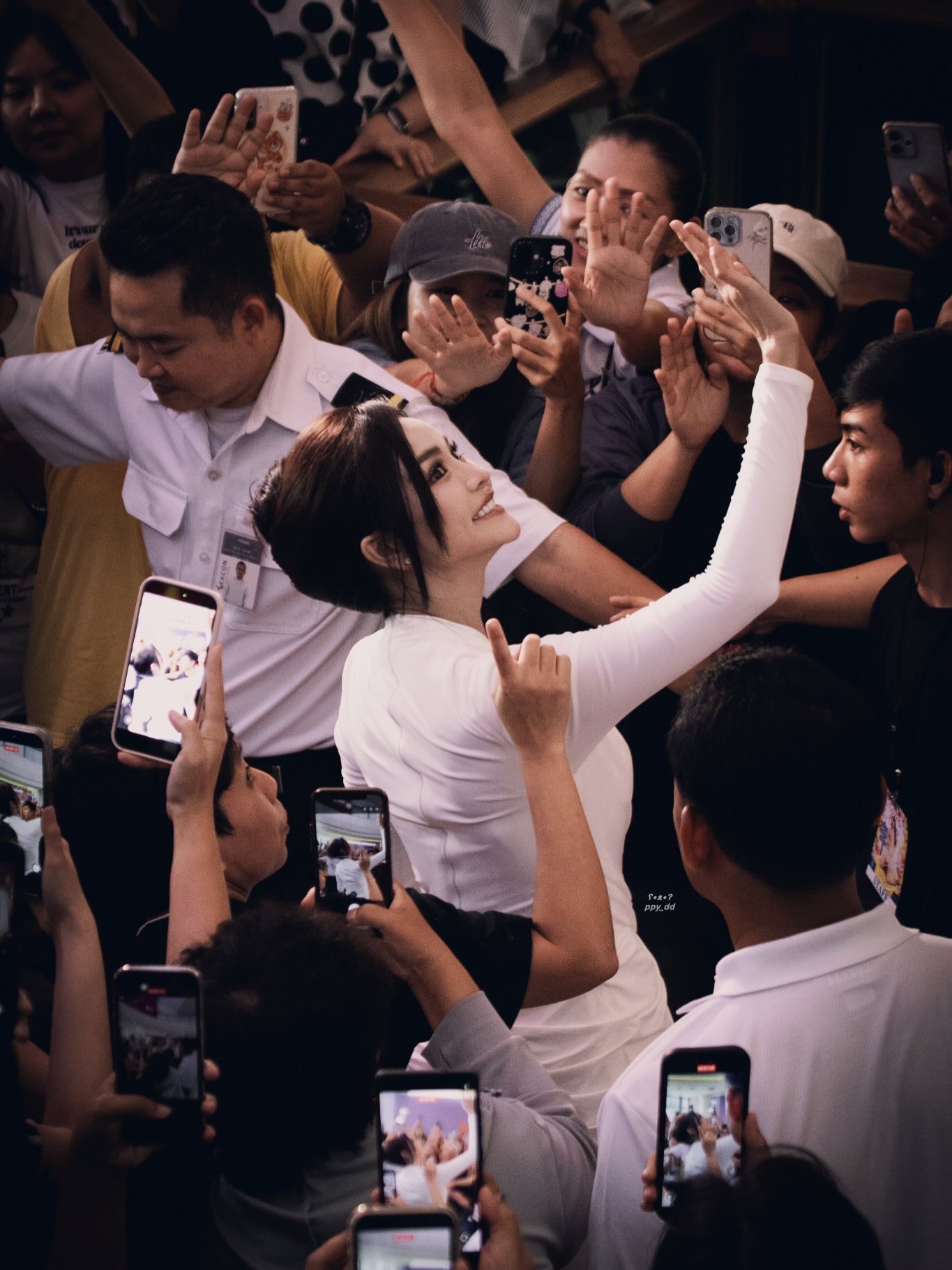 อิงฟ้า วราหะ