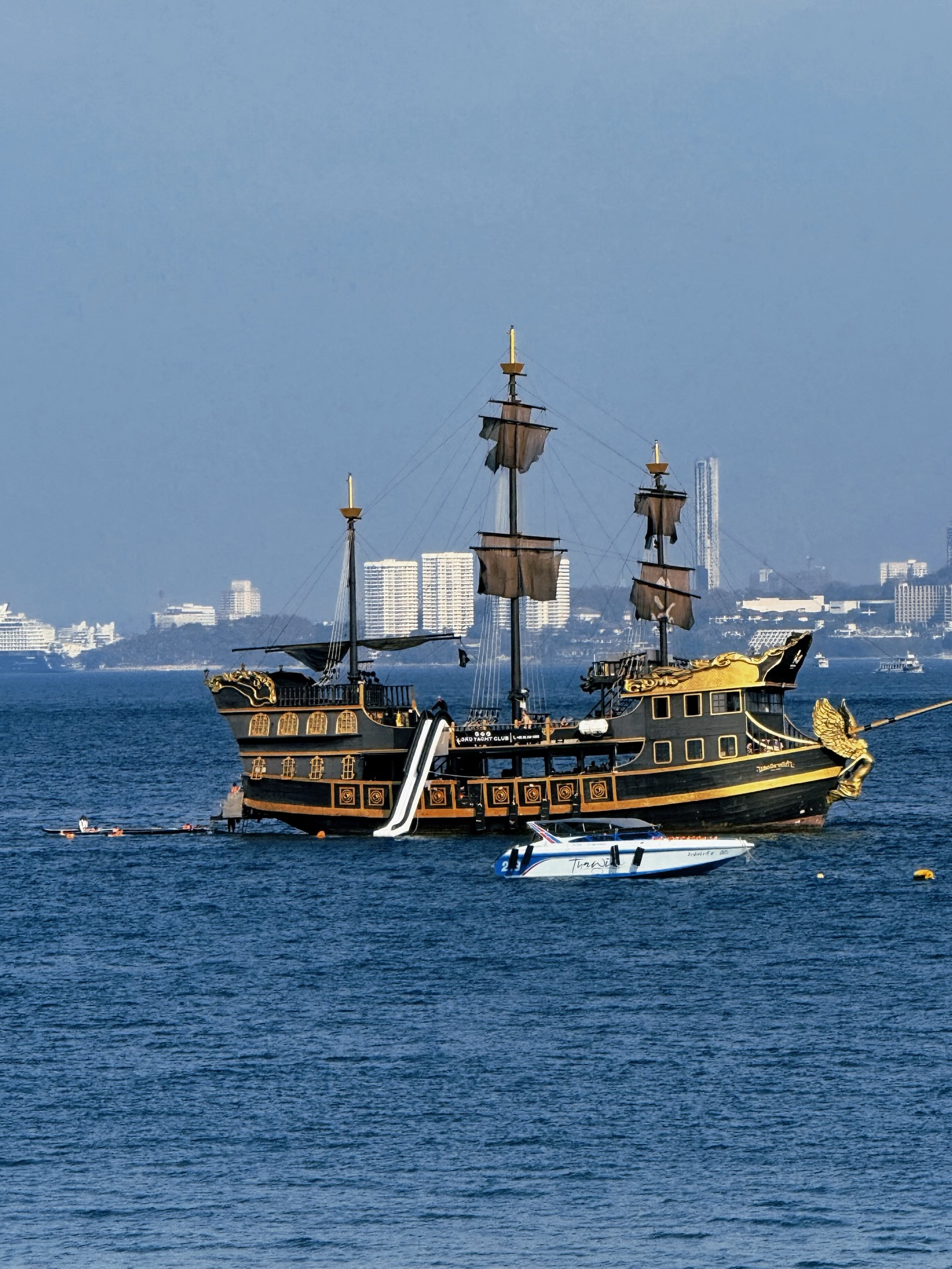 โดนัท - ภัทรพลฒ์ เดชพงษ์วรานนท์