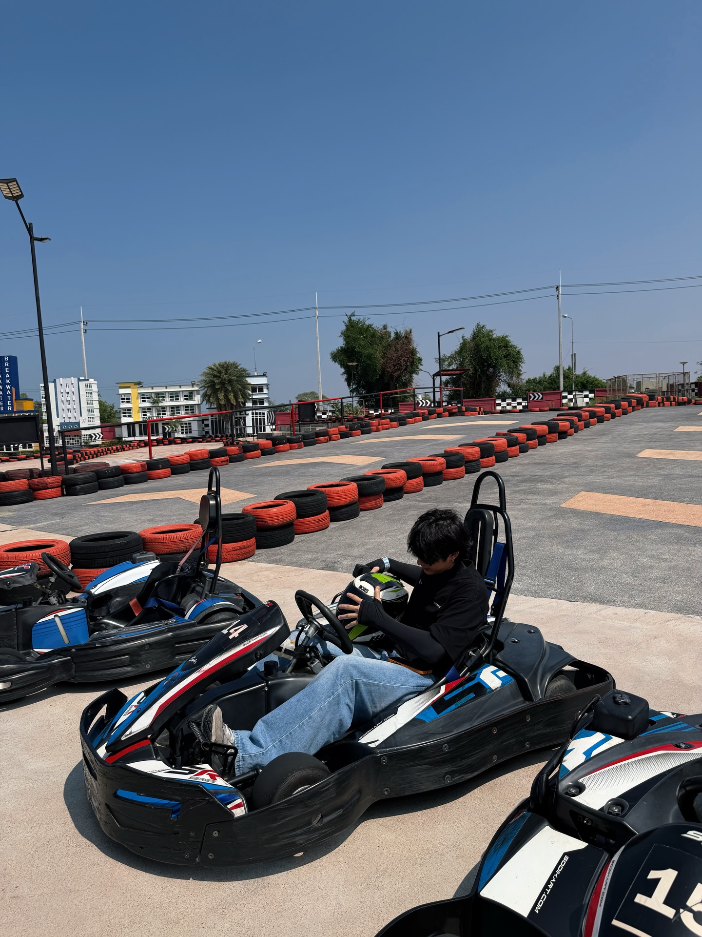 โดนัท - ภัทรพลฒ์ เดชพงษ์วรานนท์